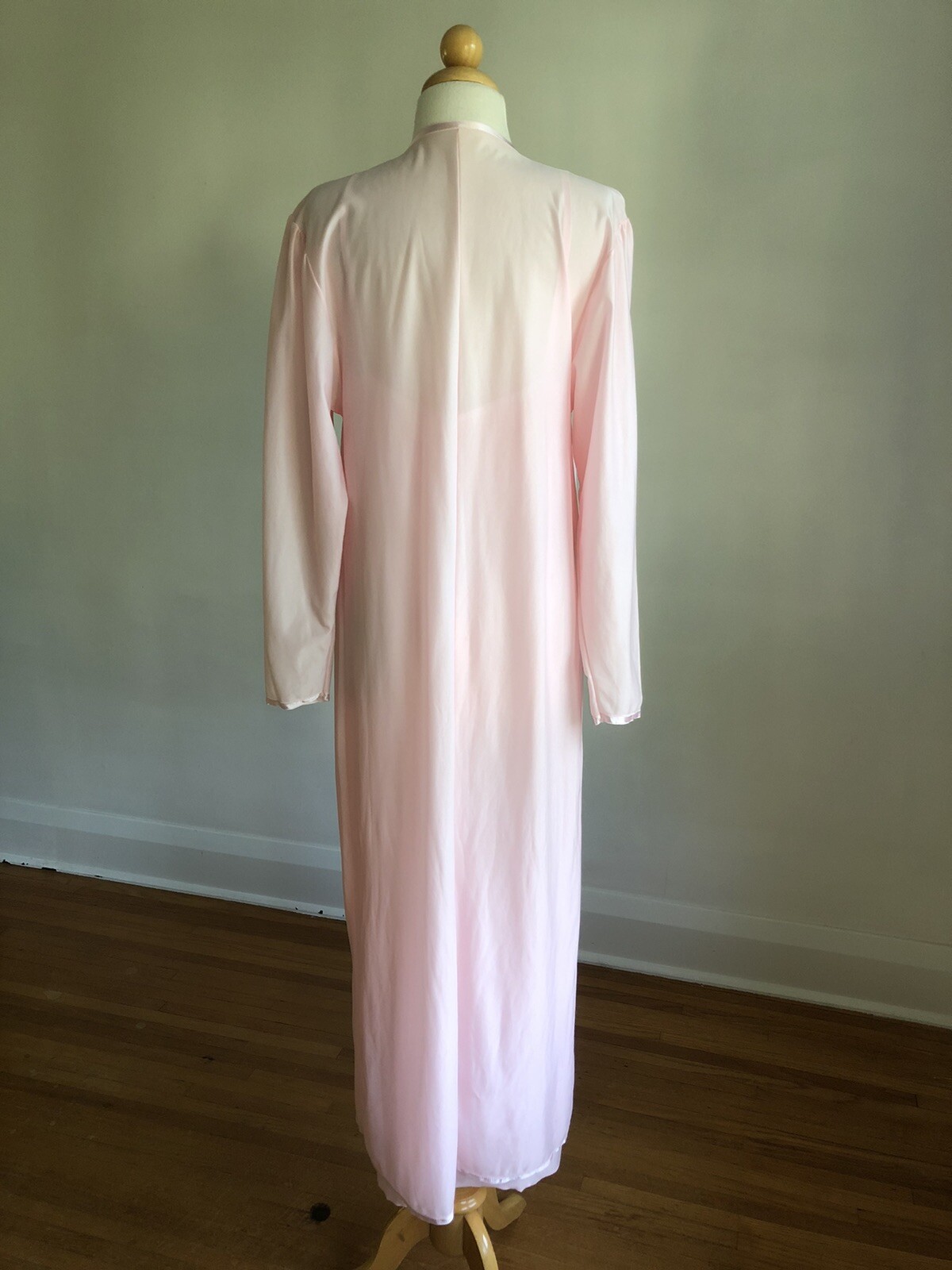 GORGEOUS VTG Made in Yugoslavia Pink White Floral Applique Nightgown Peignoir M