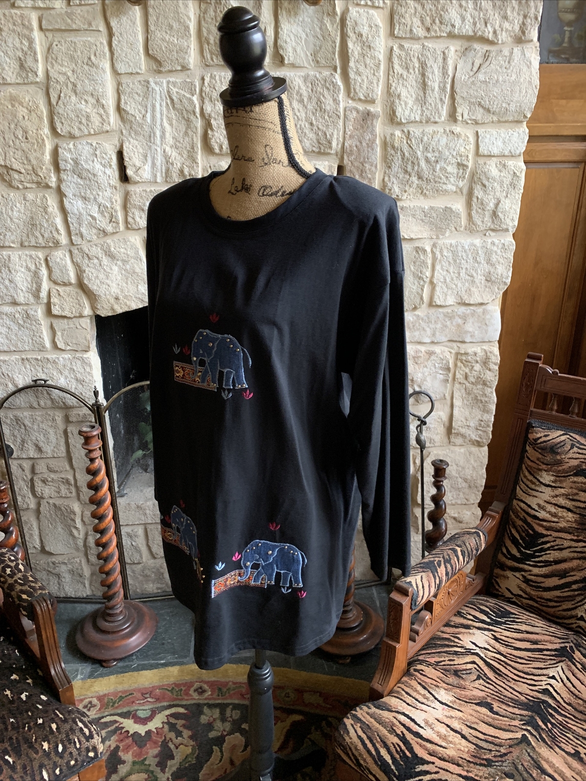 Vintage 90’s Blue Elephants Black Tee Blue Denim Embroidered One Size L/XL 48”