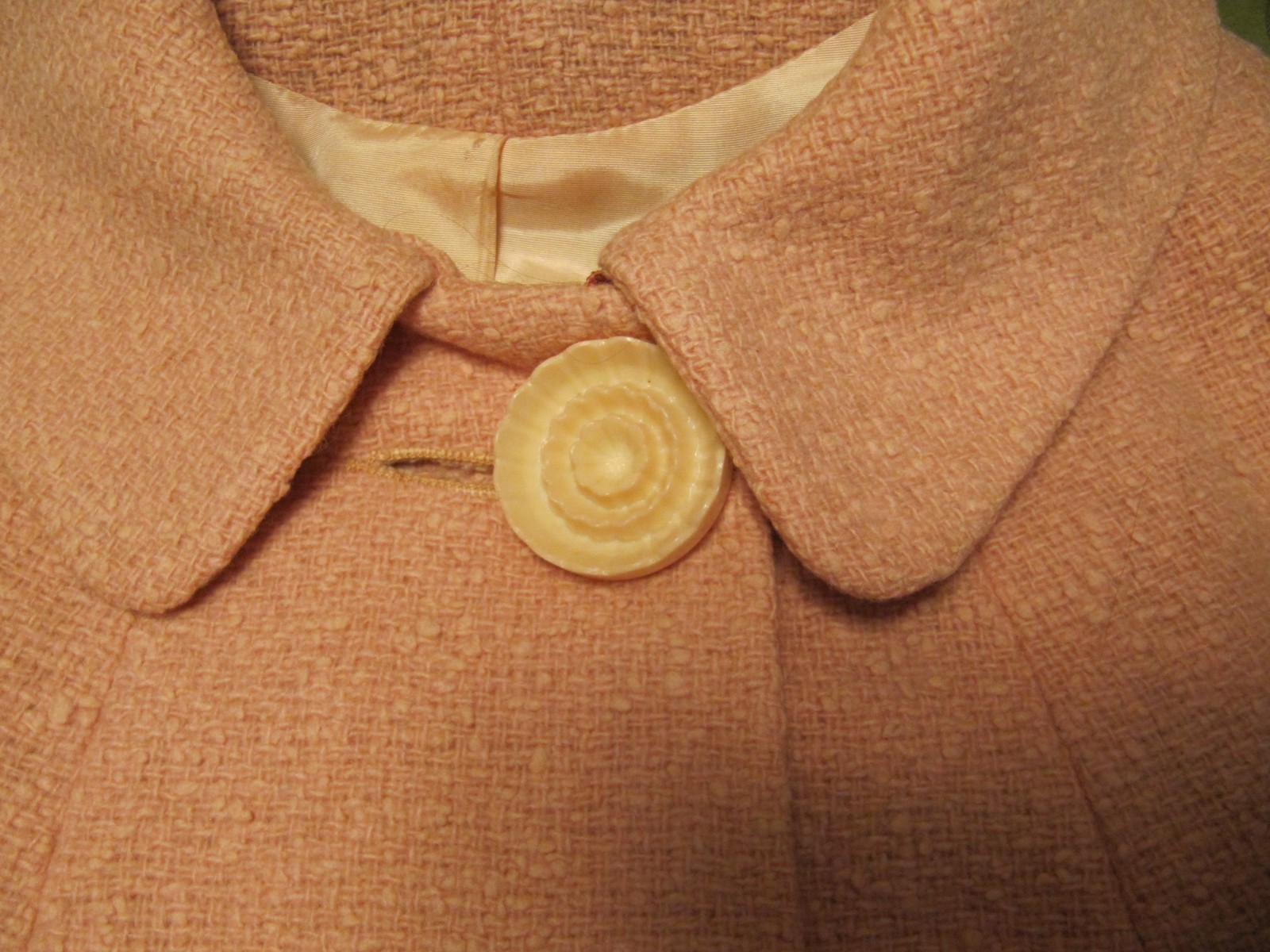 Vintage 50s Women’s Pink Boucle Wool Coat Flower Buttons Fits Size Large 12 14