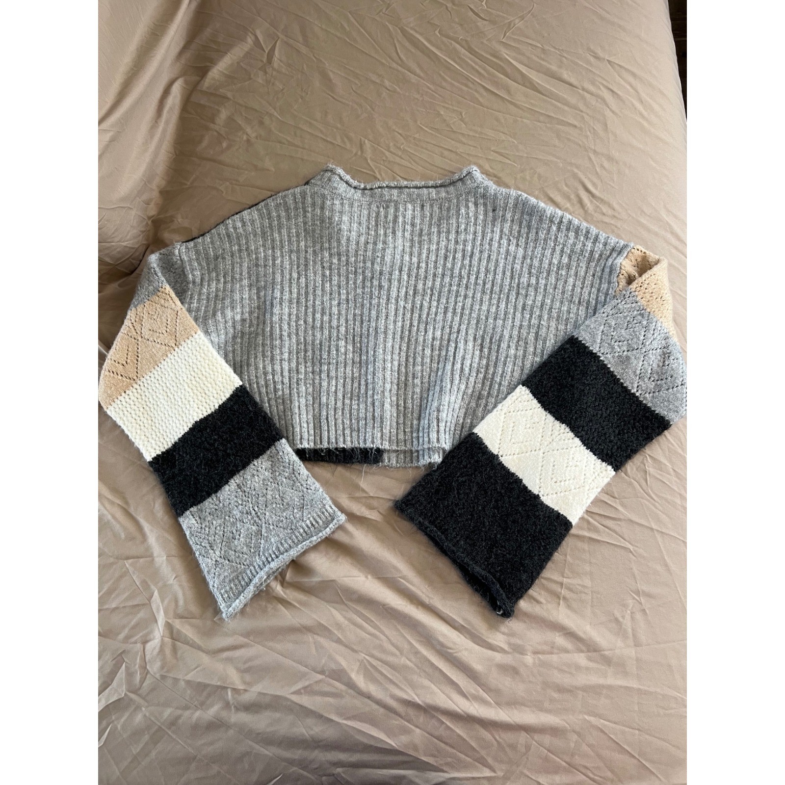 Klesis Gray Black Colorblock Cropped Cardigan Bell Sleeve Sweater Small