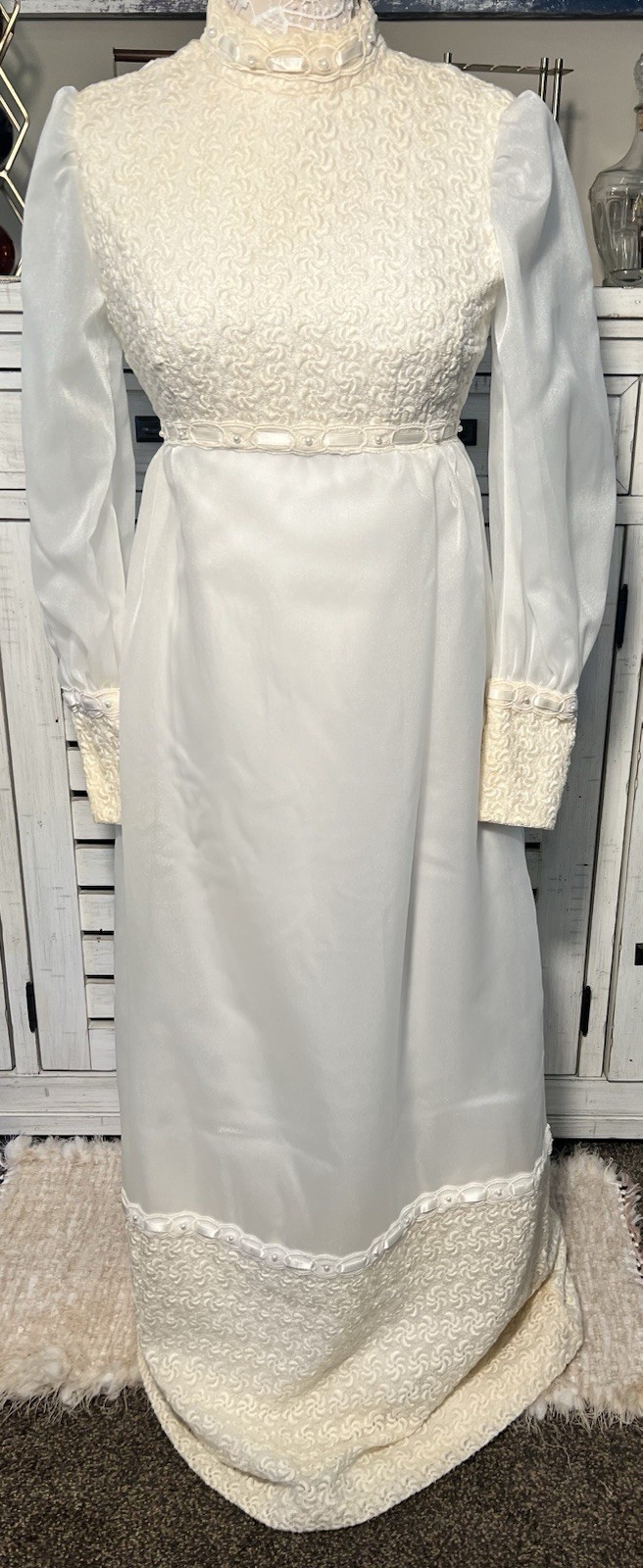 Vintage 1960s Warm Ivory High Neck Wedding Dress Custom Made Size 6/8 W/bag
