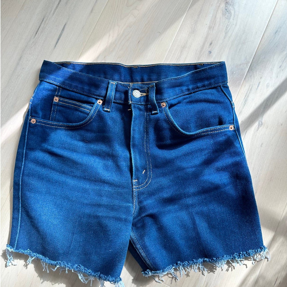 Vintage Levi’s Cut off Jean Shorts Dark Wash Size 30 Waist Slim Fit Stretch