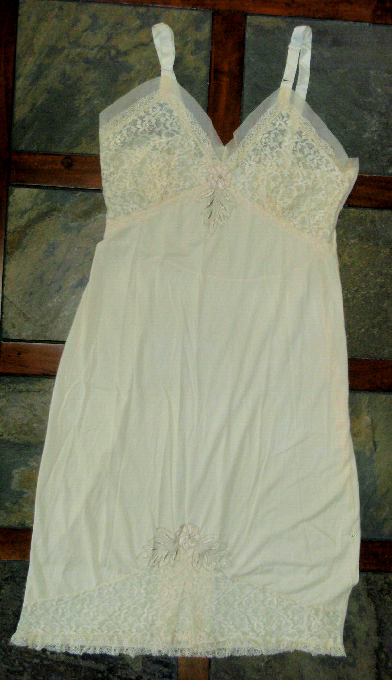 Vintage MOVIE STAR Lace Blush Beige Full Slip 36 Tricot Petticoat Lingerie VGC