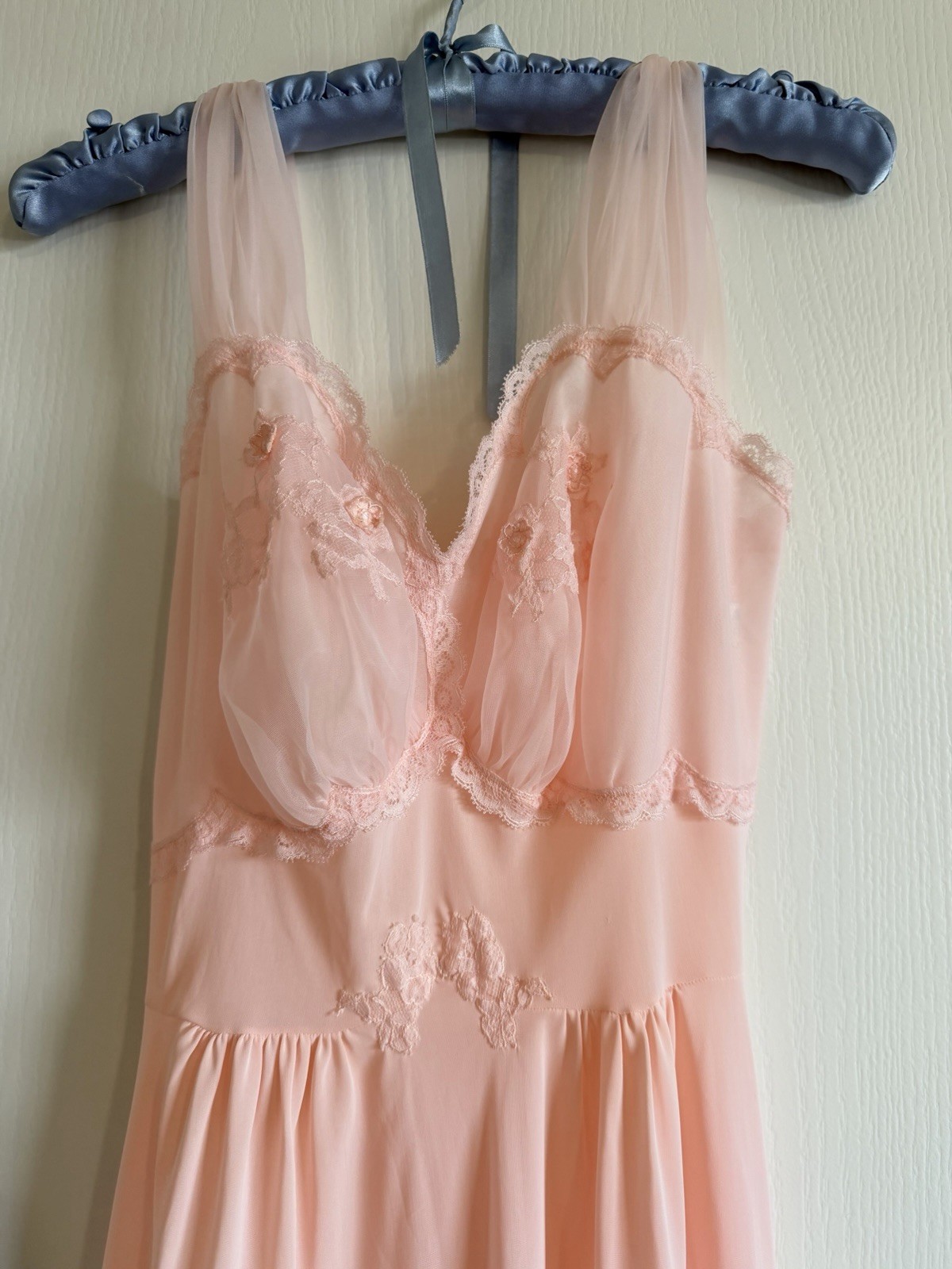 VTG 60s ARTEMIS Light Pink Nylon EMBROIDERED CUPS NIGHTGOWN Size 34