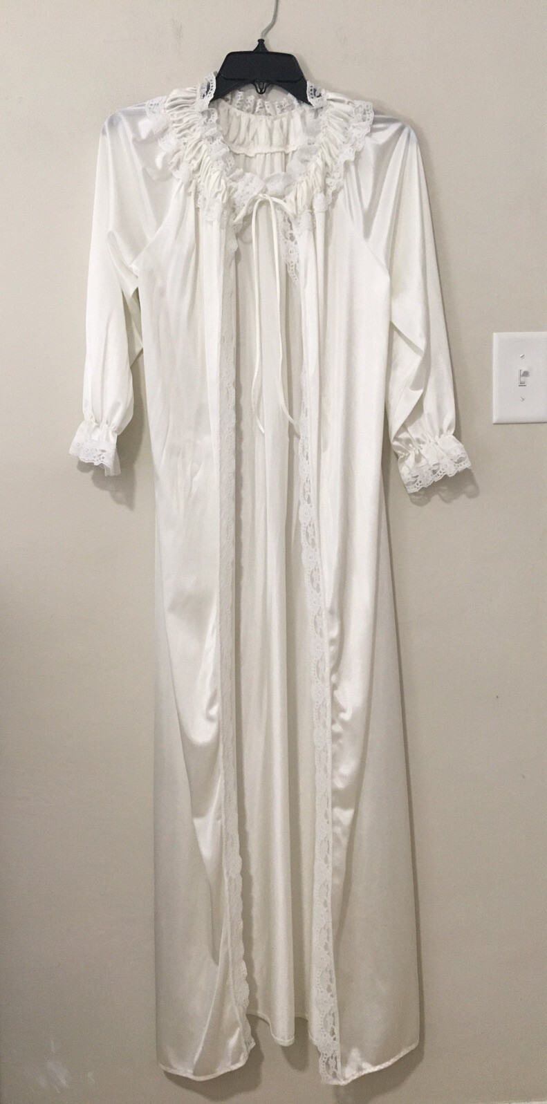 Vintage Glencraft White Robe With Lace Trim Union Label Size Small