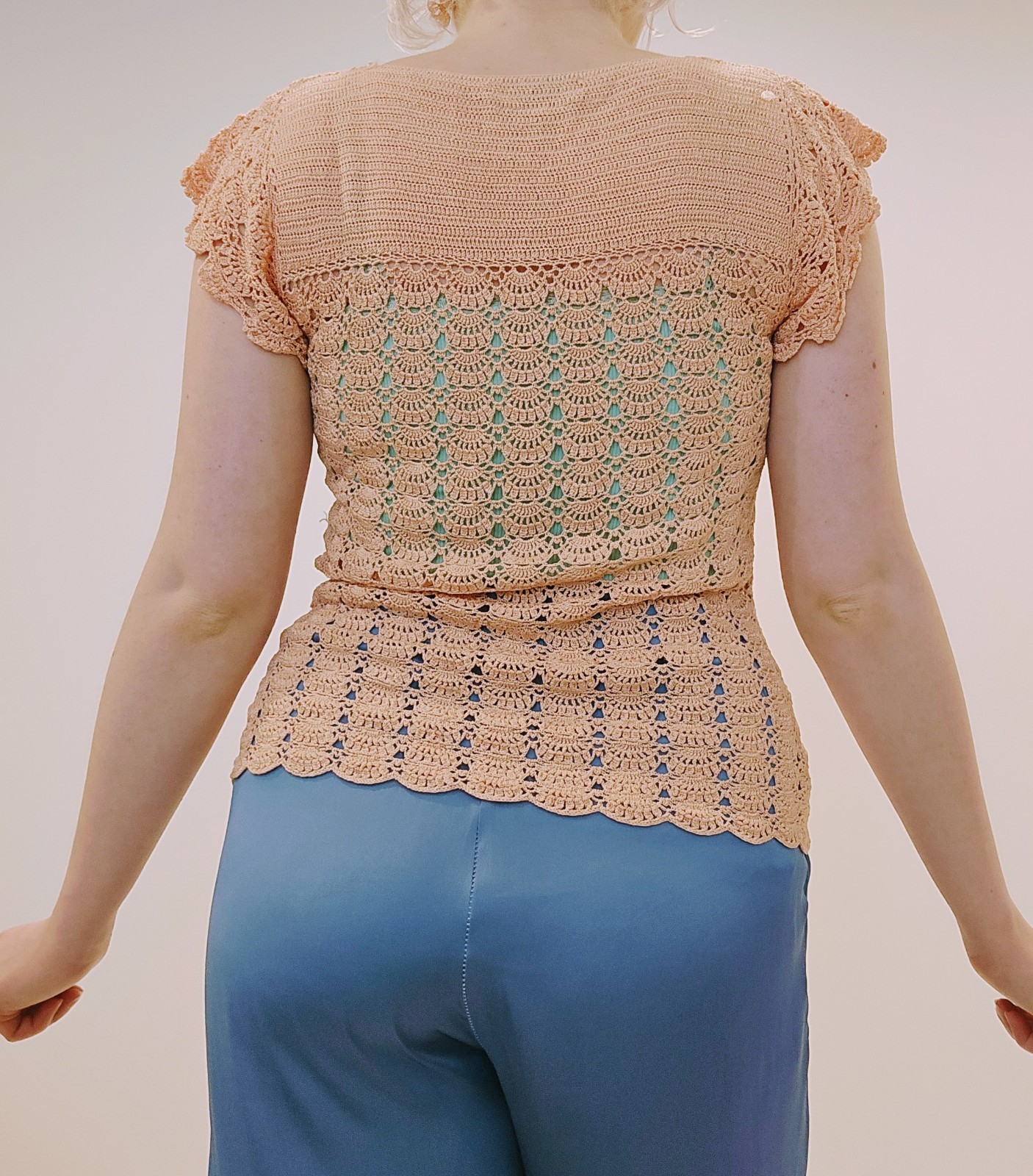 70s VTG Hand Crocheted Rayon Blouse Peach Pink Top Sm Classic square collar