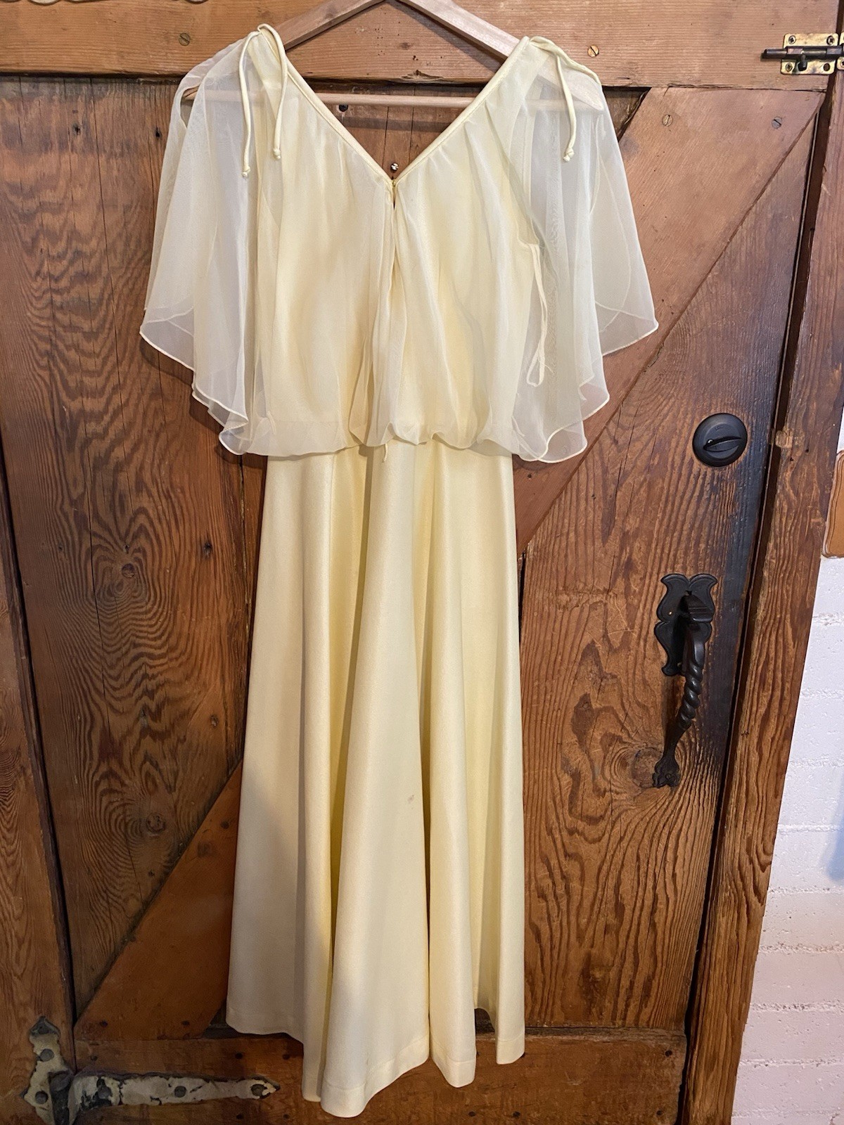 1970s Glamorous Yellow Chiffon Shawl Collar Maxi Dress-Ladies Size 4/6