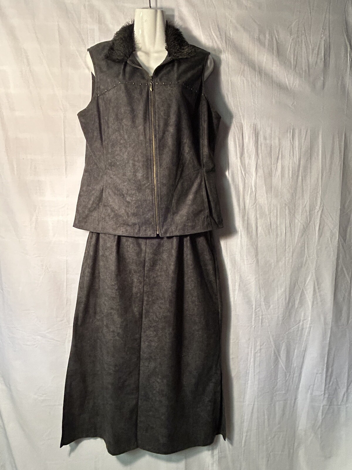 VTG City Girl by Nancy Bolen Faux Suede Vest and Skirt Set, Green Size 10