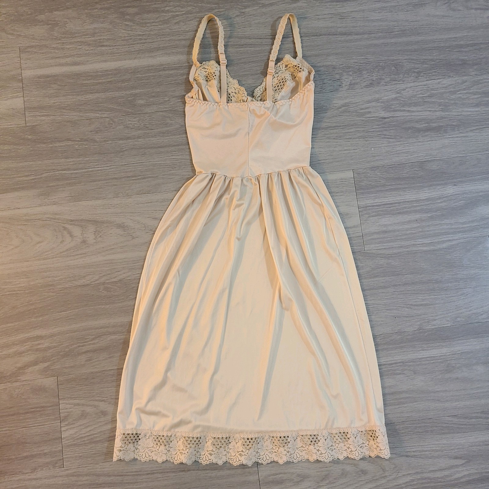 VTG 70s-80s JCPenny Women’s 34C Nude Beige Slip Dress Lace Trim Nightgown