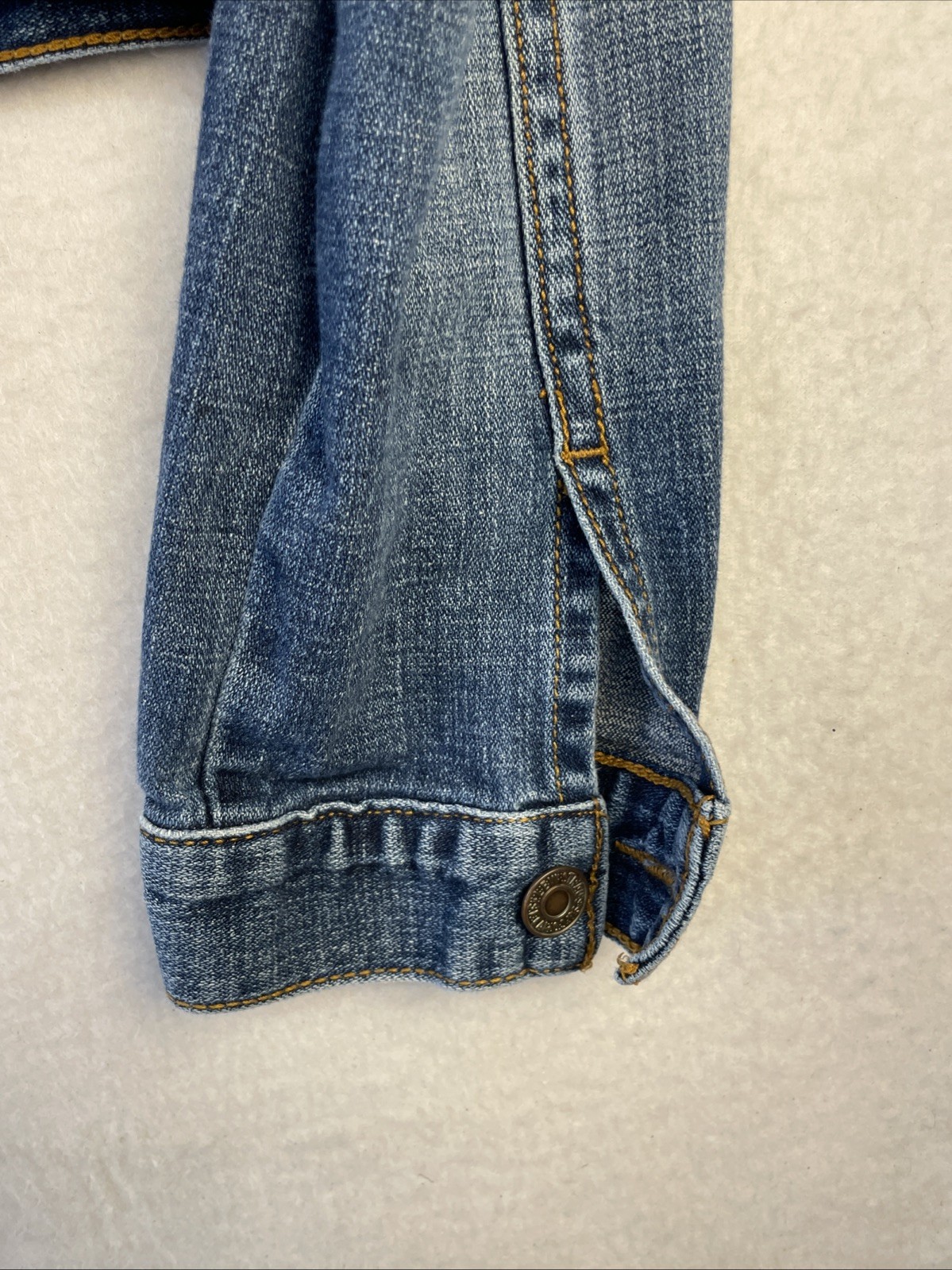 Levi’s Blue Denim Jean Jacket Fitted Cropped Size Medium Women EUC