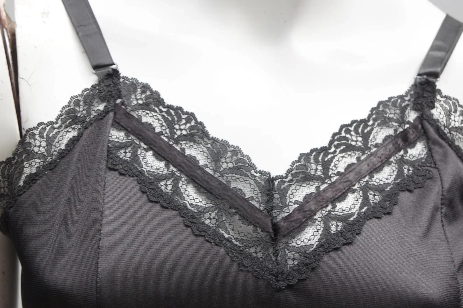 Vintage Black Lace Trim Nylon Slip Top Camisole Tank Lingerie Retro Goth