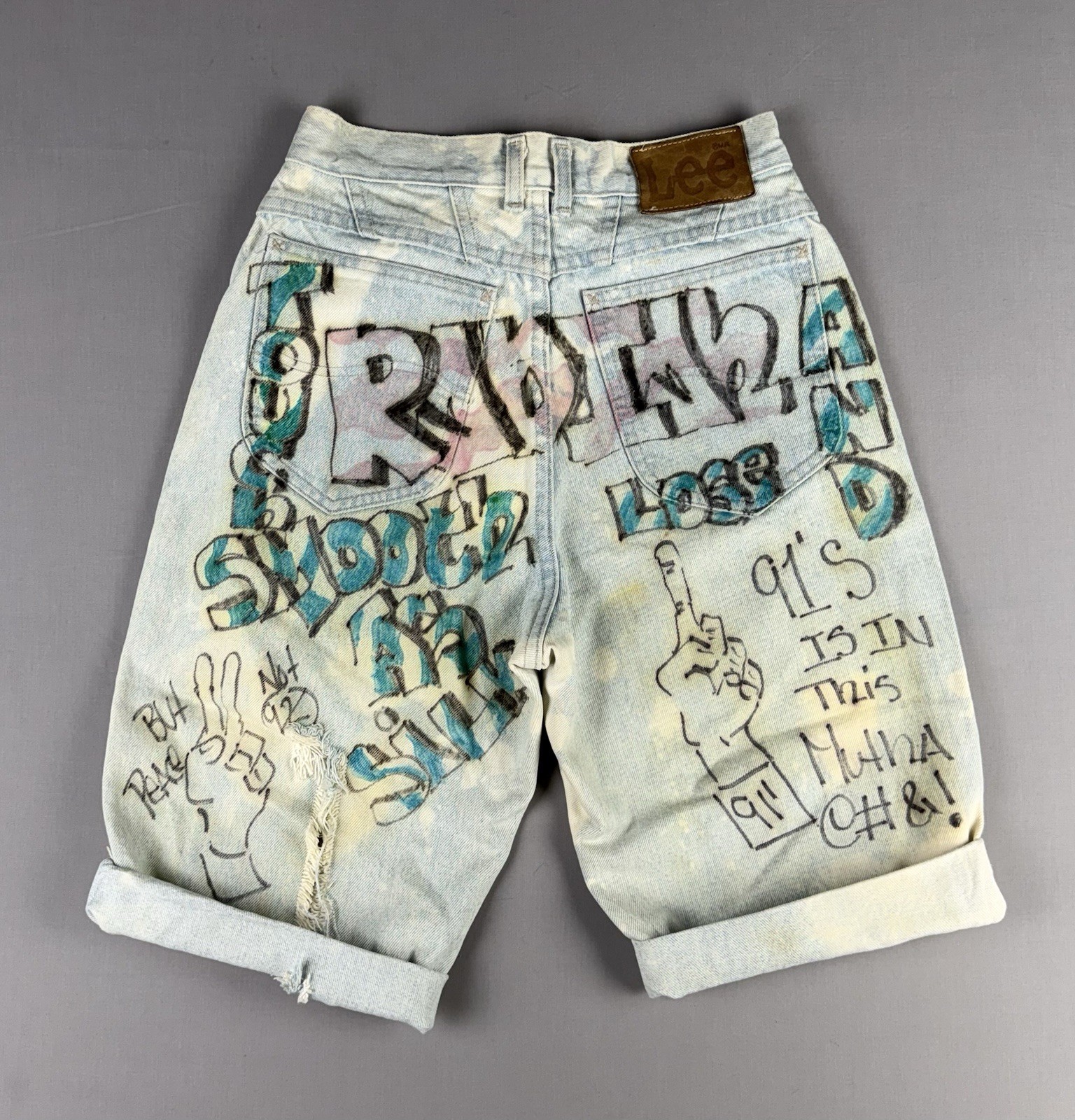 90’s VINTAGE Lee Riders Senior Denim Shorts Size 9 Women Hand Drawn RARE