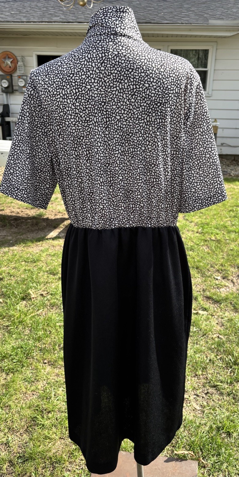 VTG 1980s Secretary Dress Pussy Bow Midi Pencil Sz L B40 Black White Stretchy
