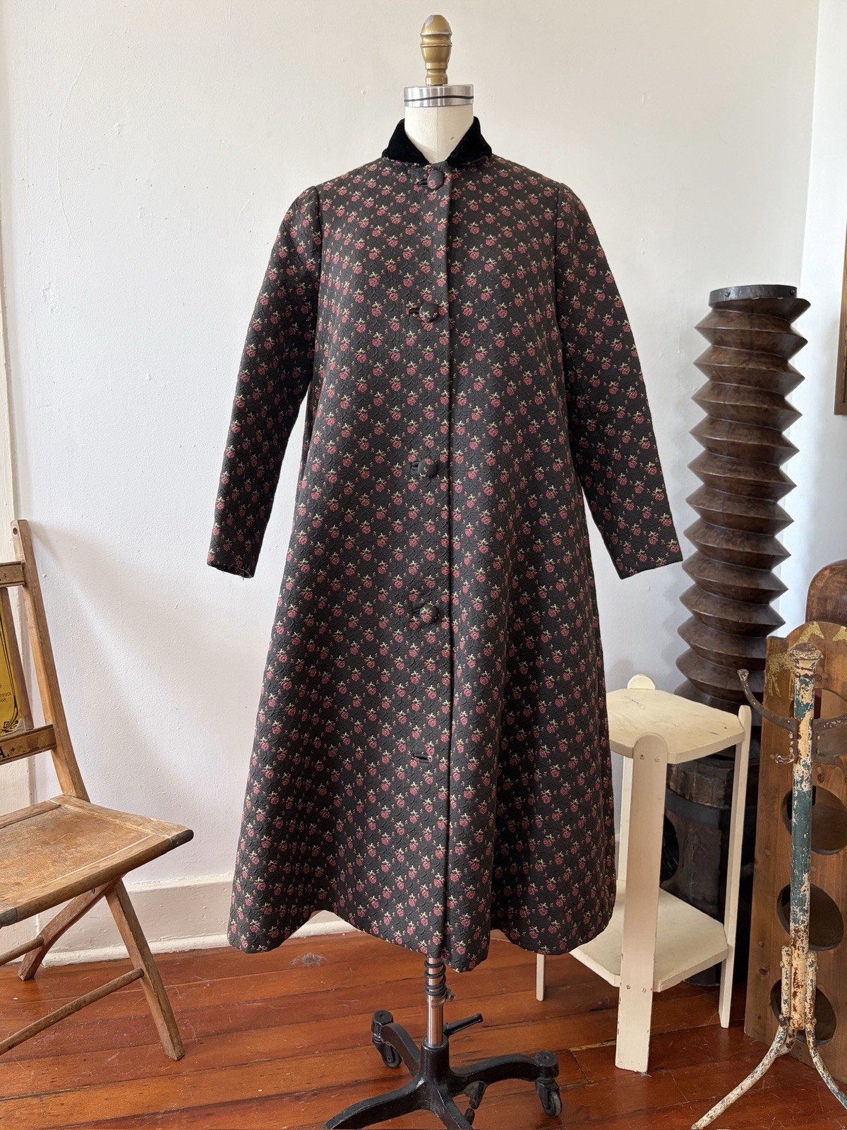 Mid-C Floral Jacquard/Matelassé/Quilted Full Length Tapestry Coat Velvet Collar