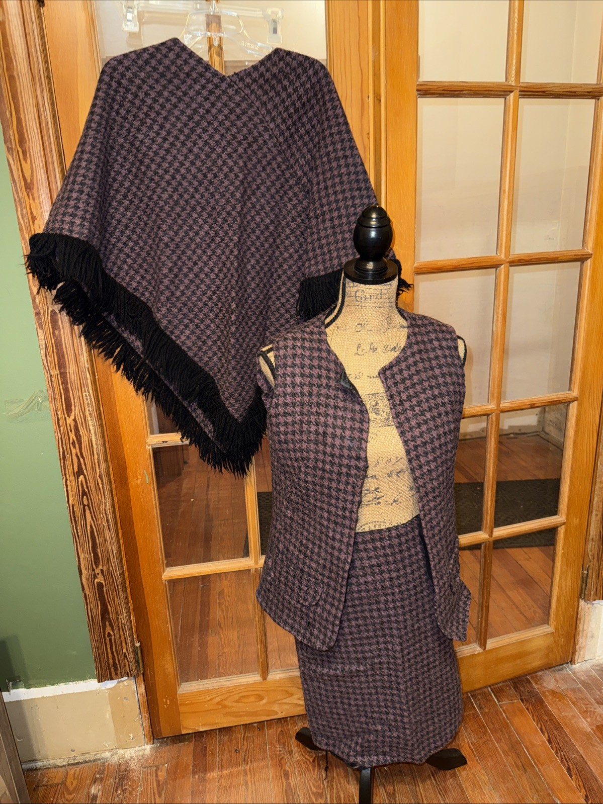 VTG 1960s Womens S/M 3 Piece Wool? Houndstooth Set Skirt, Vest Jacket & Poncho