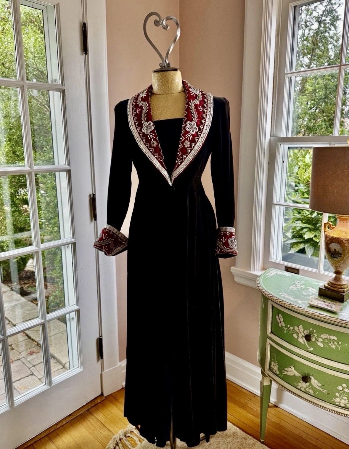 Vintage 1998 Double DRanchwear „Tee-Wee-Lee-Ma” Beaded Velvet Gown XS.#23/200