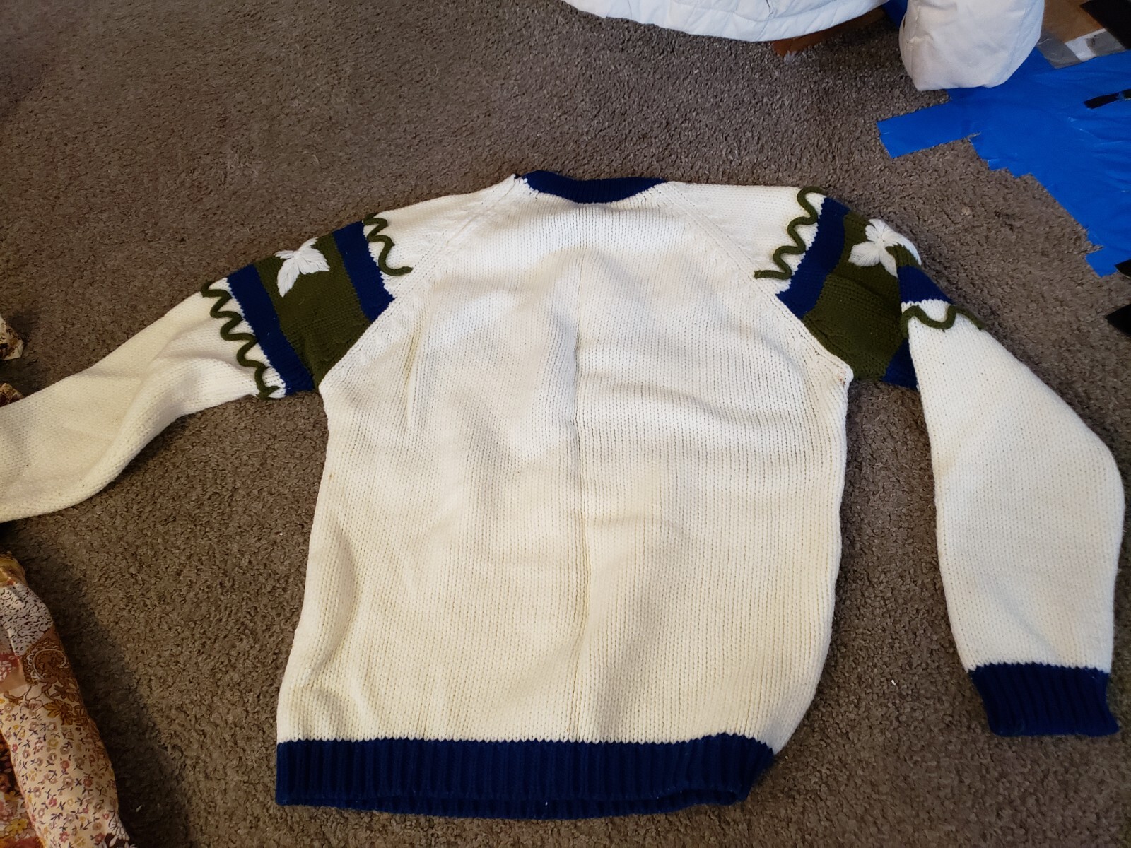 VTG EUC 1970s 80’s Women’s Korean Ski Sweater Embroidered White Green Kimlon M S