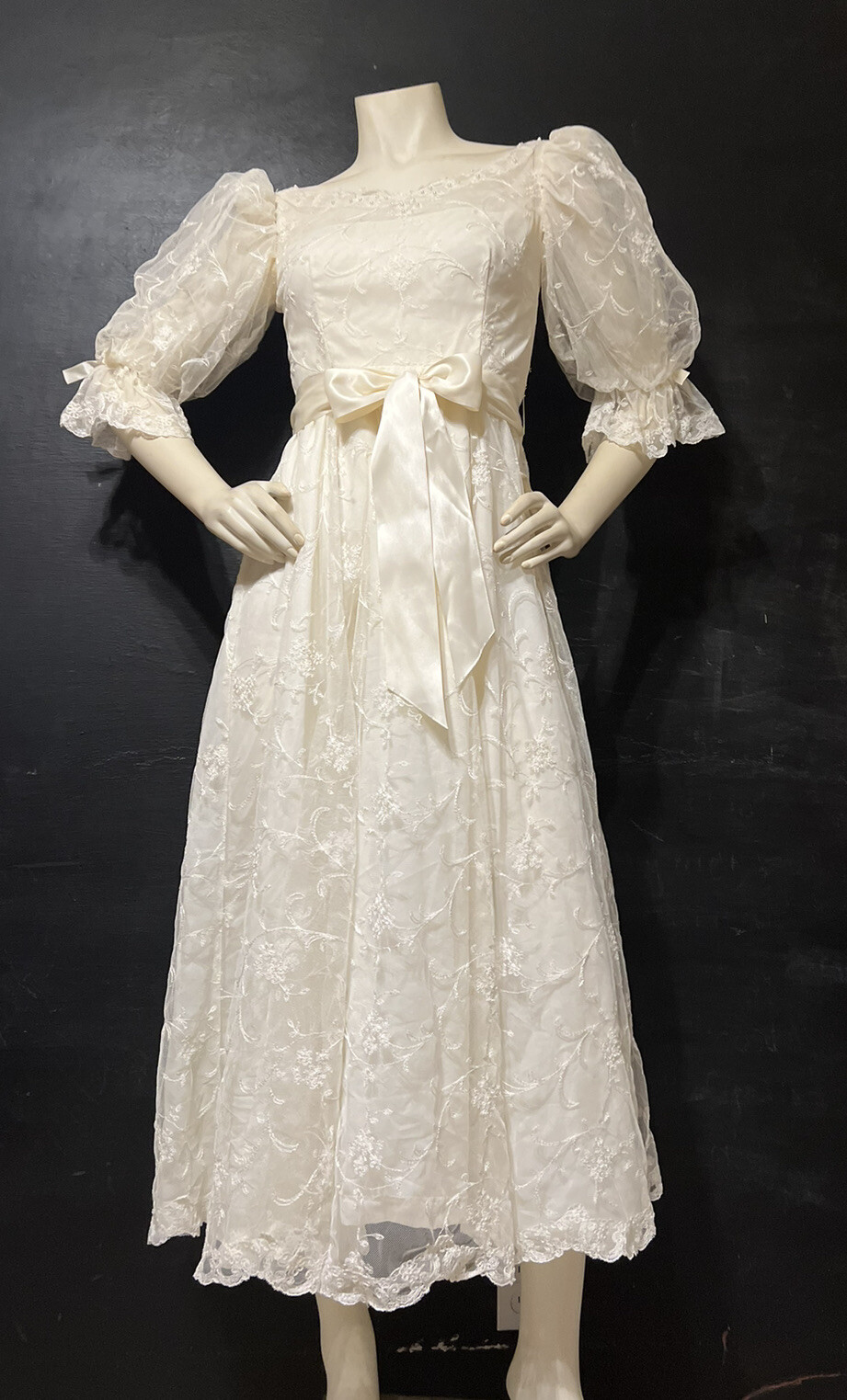 VTG 1980s ILGWU Lace Dress Square Neck Puff Sleeves Full Skirt Princess Style M