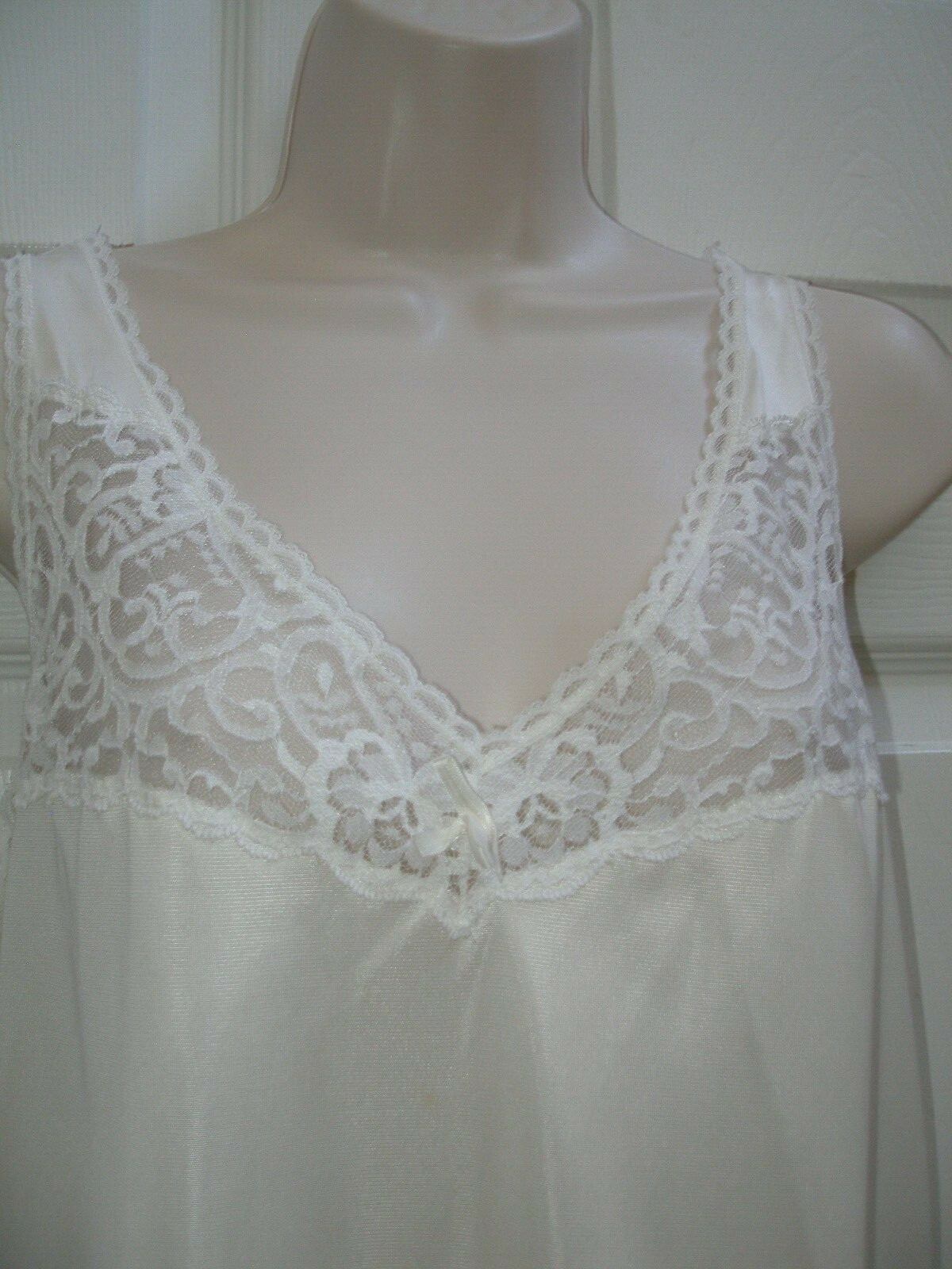 New Ashley Taylor White Slip Camisole Top Lace Trim V-Neck Medium