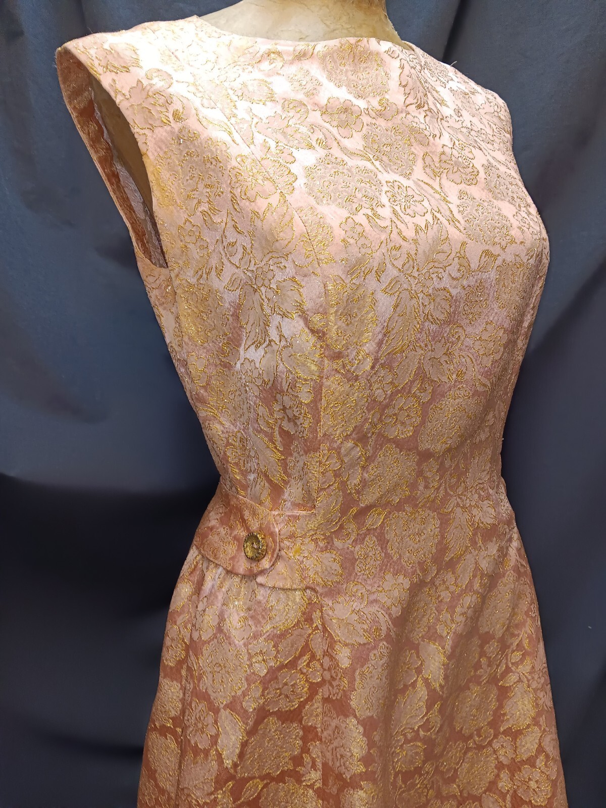 Vintage 1960’s Pink & Metallic Gold Rayon Mod Dress Size Medium