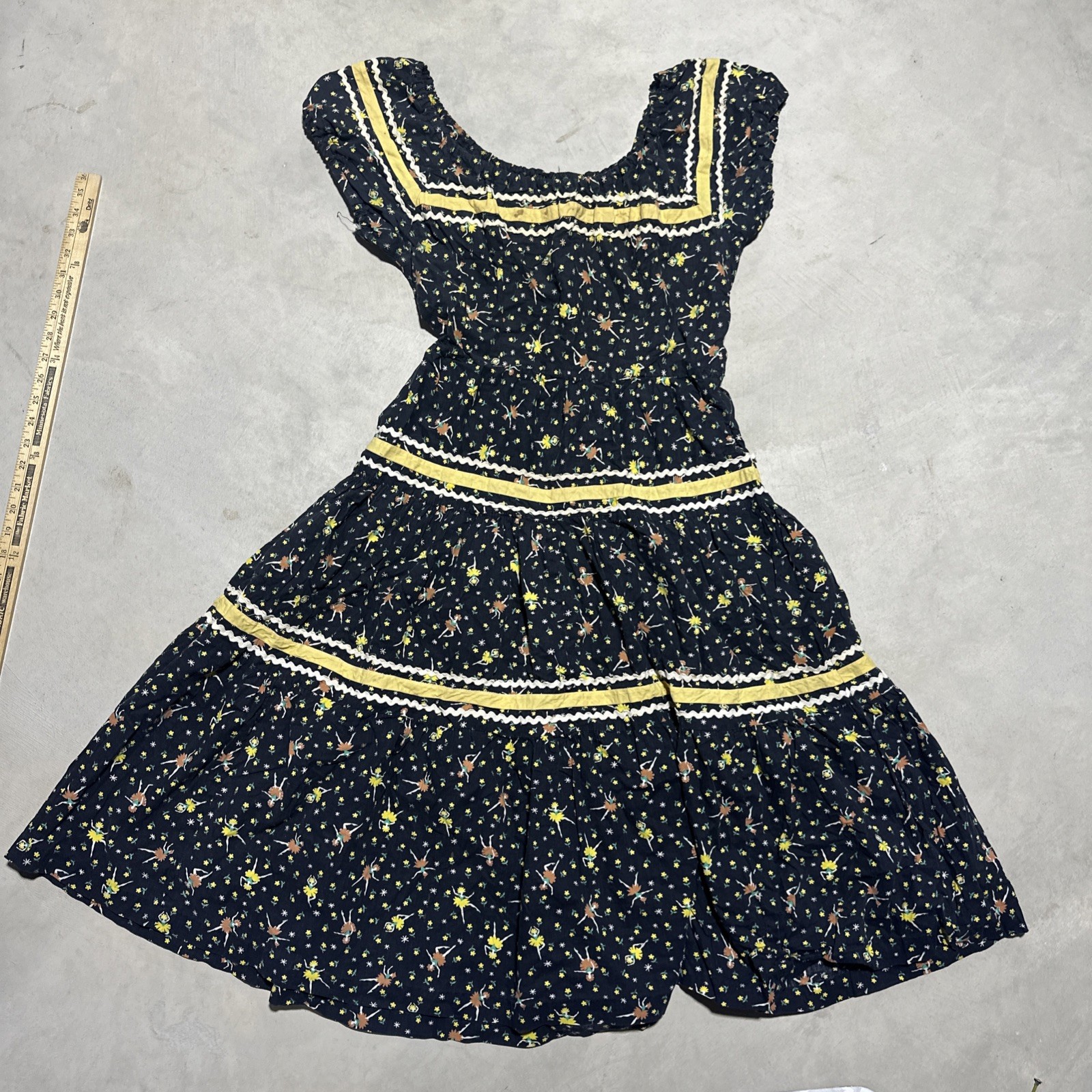 Vintage 1960s Floral Dancer Prairie Style Cotton Dress with Lace Trim Paisley