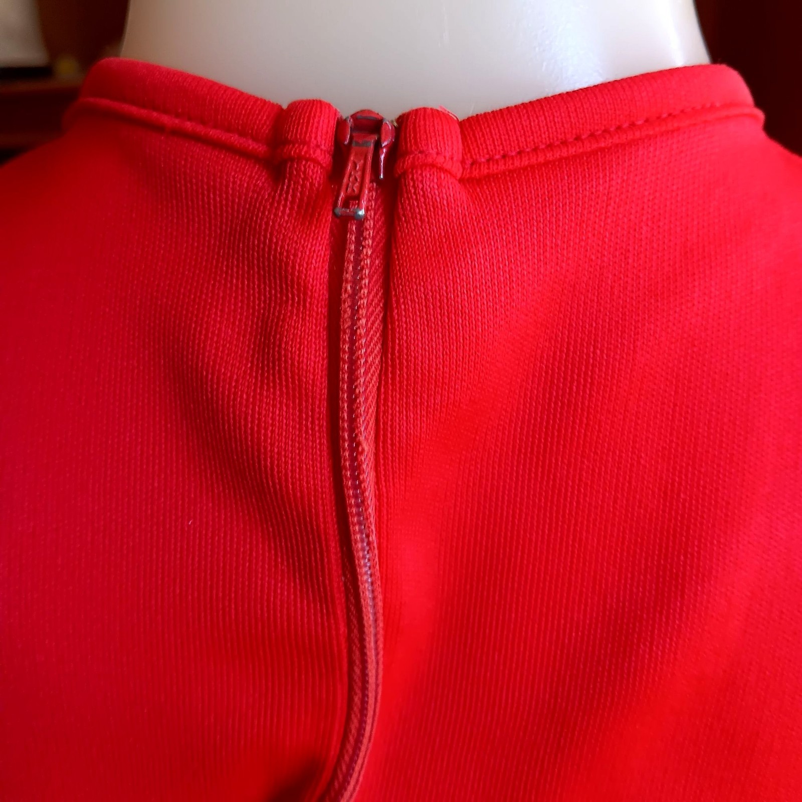 Vintage Womens T-shirt Top LARGE Polyester Slinky Sleeveless HOT RED Zipback 80s