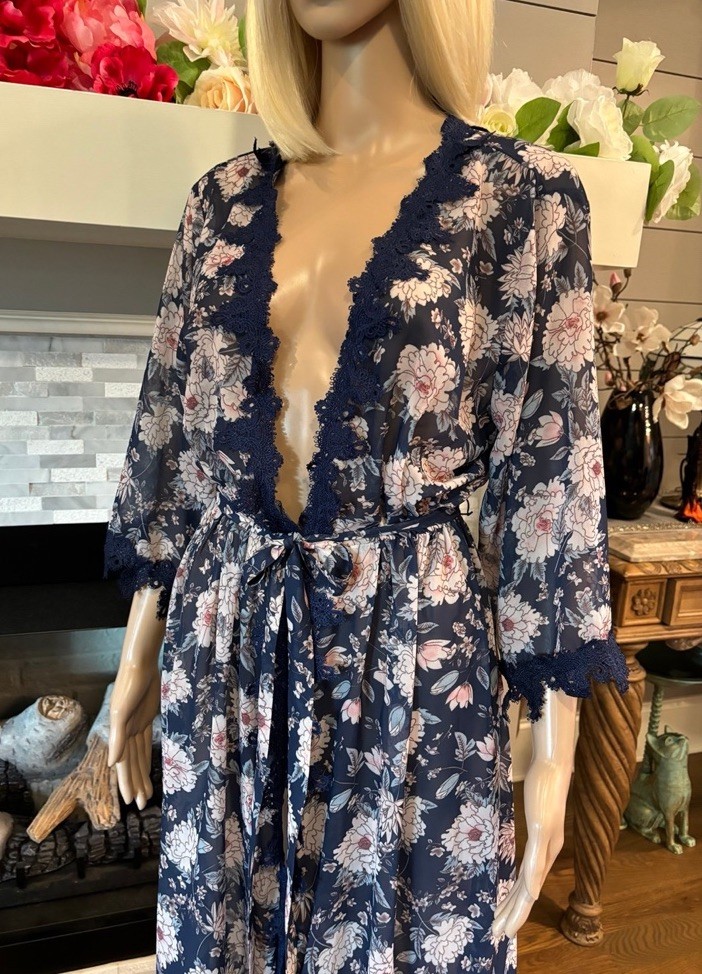 Vtg Floral embroidered Lace Trimmed Nightgown Bathrobe Sleepwear Nightwear Sz S