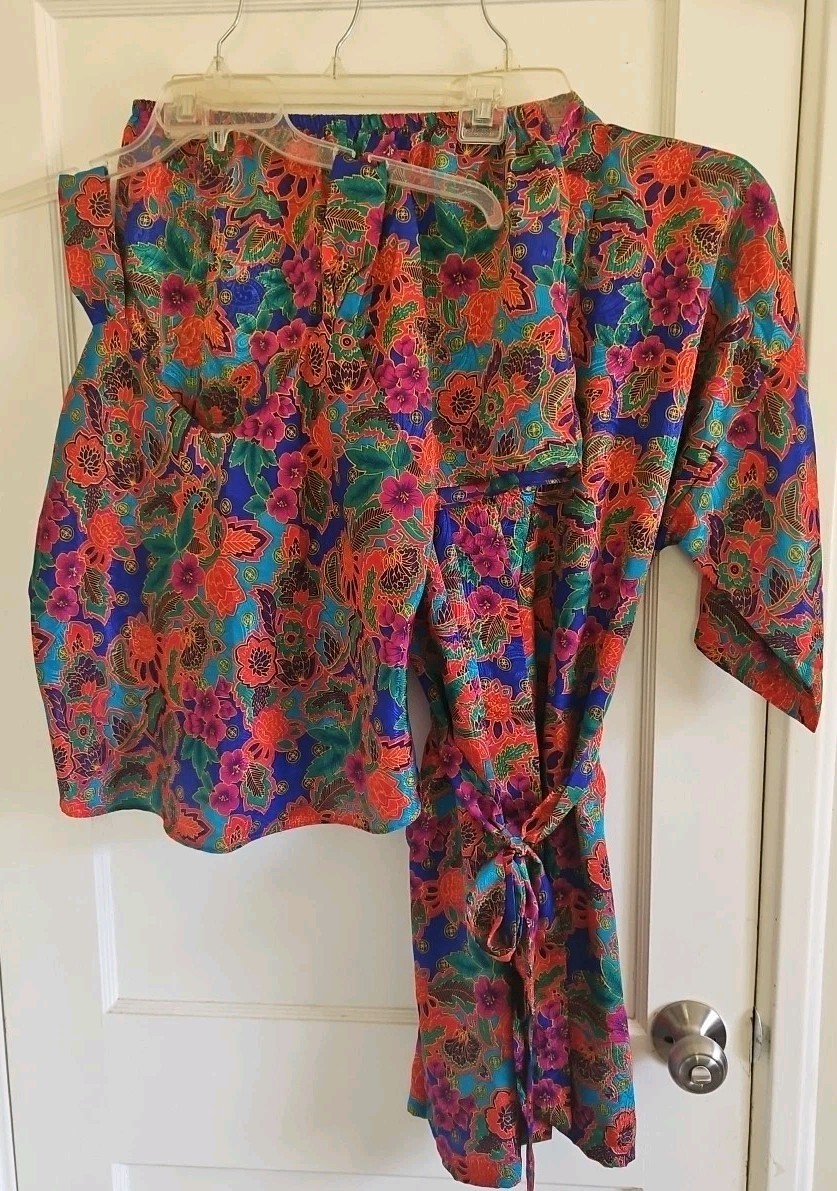 Vintage Inner Most 3 pc Short Robe and Short Set Floral in Women’s size M