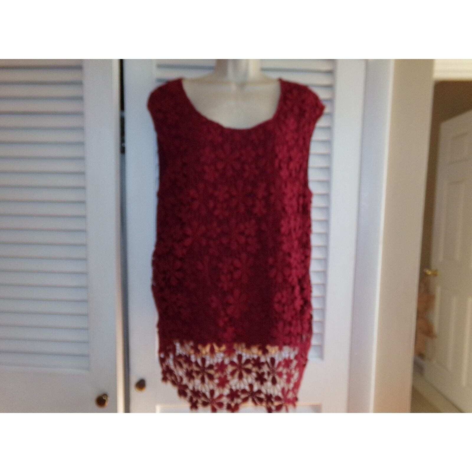 Vintage Monroe and Main maroon lace front tunic L Mint condition