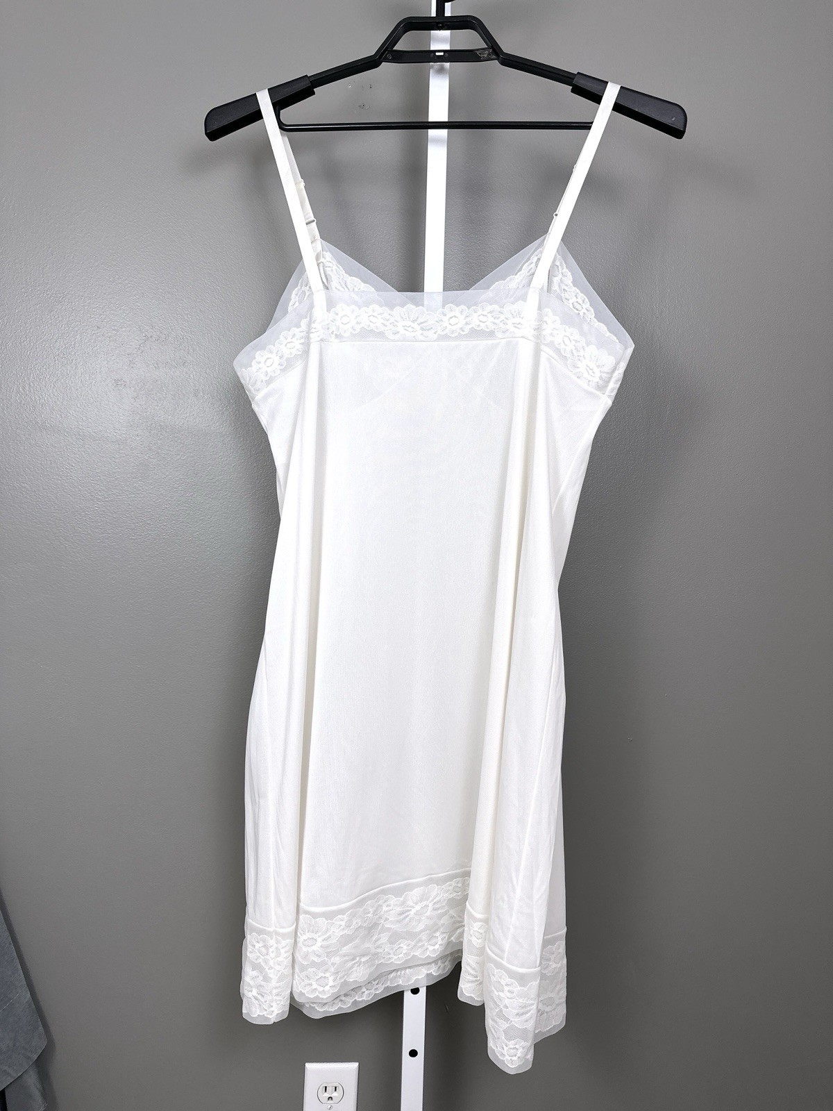 Vintage Vanity Fair White Full Slip Size 42 Antron III Illusion Sandwich Lace