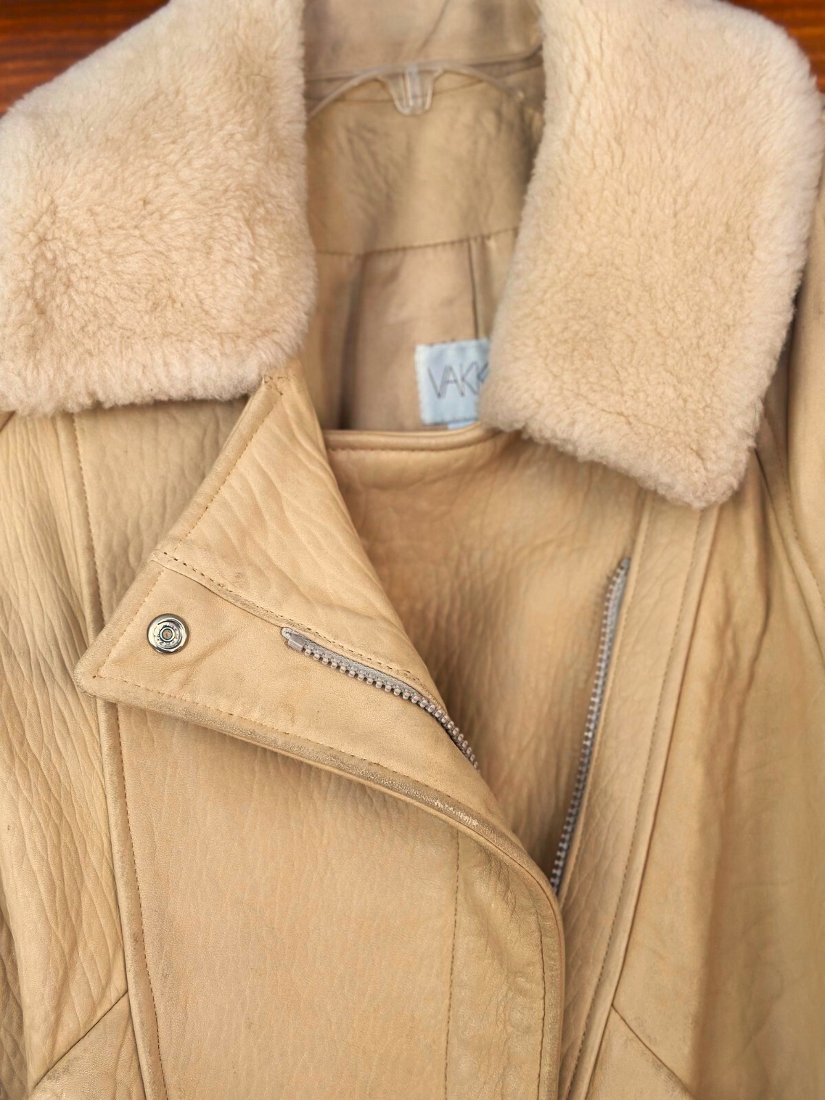 VINTAGE SUPER COOL VAKKO CREAM LAMBSKIN JACKET WITH SHEARLING COLLAR, SIZE M