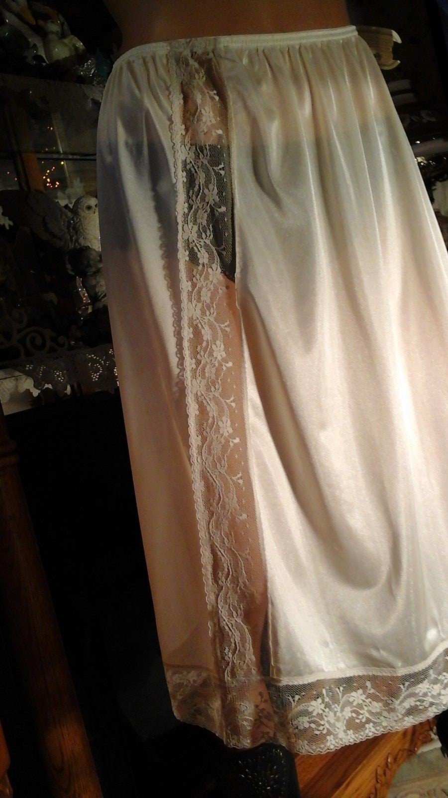 VTG MARDOR NWT SILKY NYLON ANTRON III CREAM SHIMMER HALF SLIP MED LG ECRU LACE