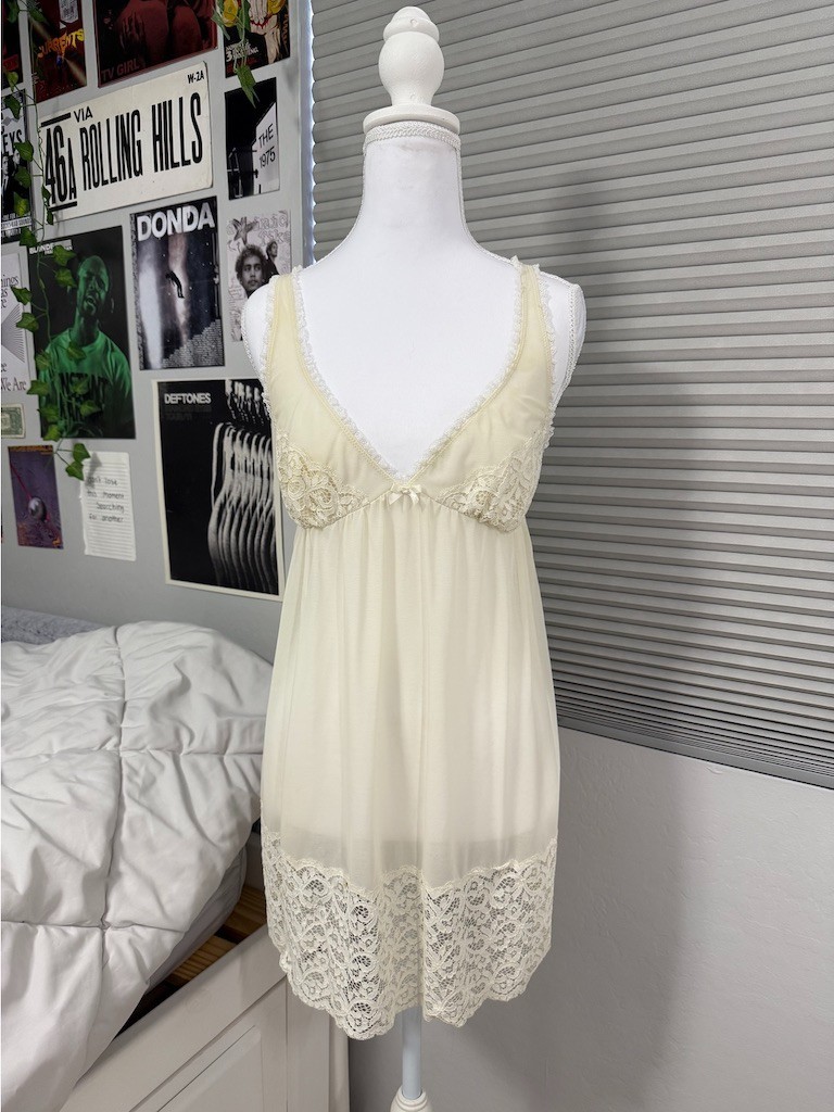 Y2K Gilligan O’Malley Cream Lace Babydoll Chemise Size M