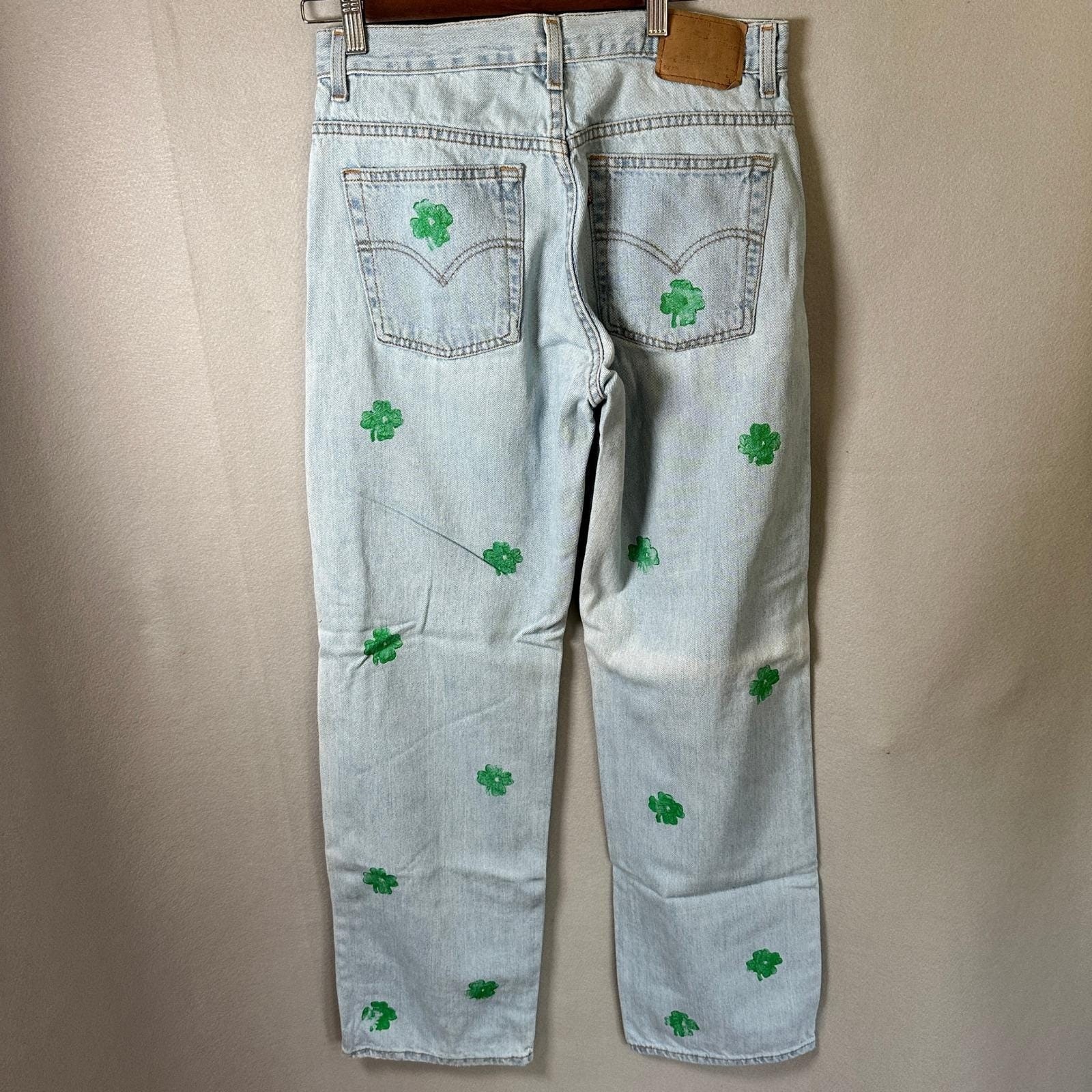 VTG Levis Jeans 577 Womens 10 Light Blue Loose Fit Shamrock Logo’s