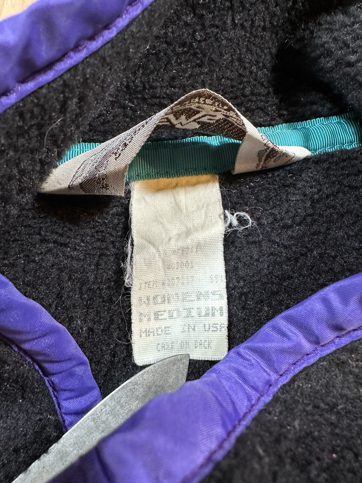 vintage 1980’s EASTERN MOUNTAIN SPORTS fleece pullover BLACK womans purple MED