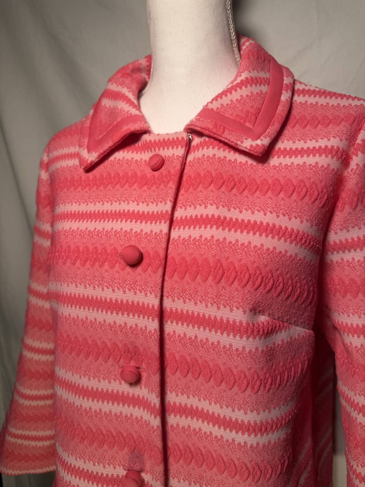 1970s Vintage Leslie Pomer Pink and White Cropped Jacket