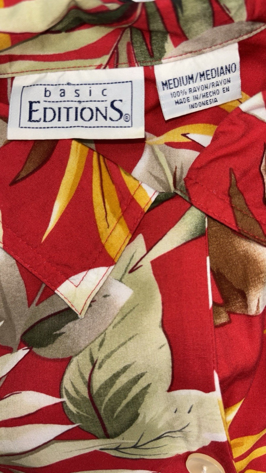 VTG Basic Editions Women Size M Button Up Short Sleeve Top Rayon Red Hawaiian