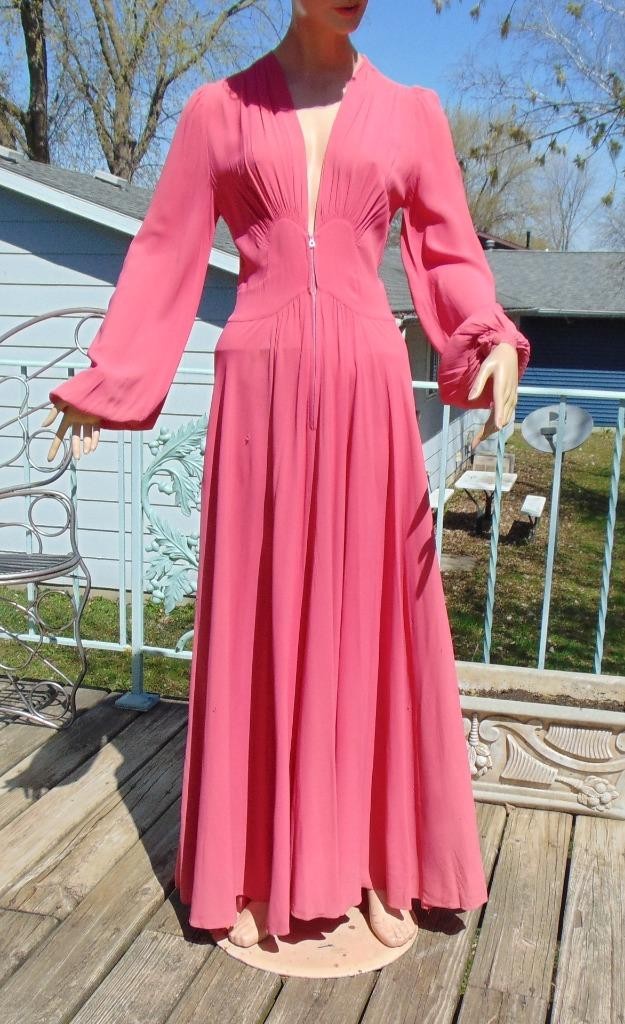 VTg 40s The Halle Bros Co Rayon Dressing Gown Puff Sleeves slight Train Sm AS IS