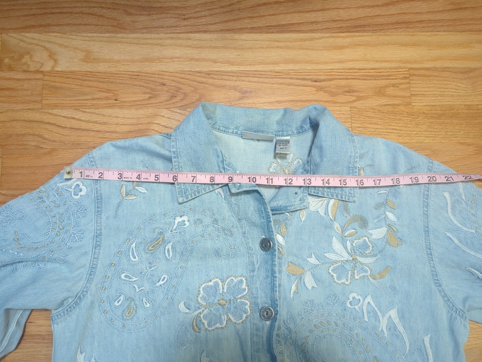 Vintage Chicos Light Wash Denim Embroidered Button Up Jacket Size 2 Boho Western