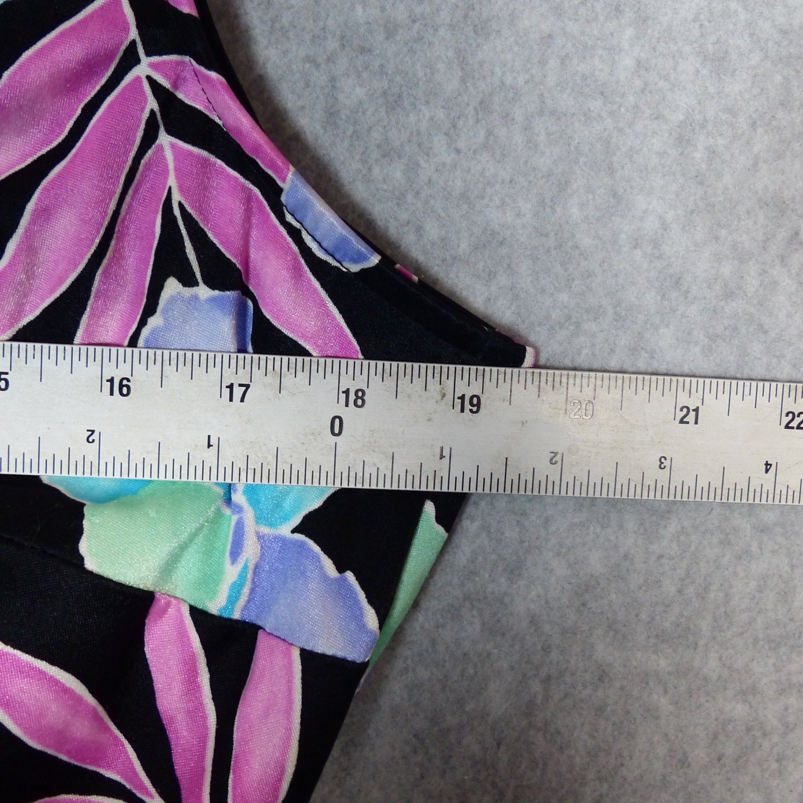 Vintage 70s 80s ILGWU Tropical One Piece Skirted Swimsuit V-Neck Shiny Sz 42 18