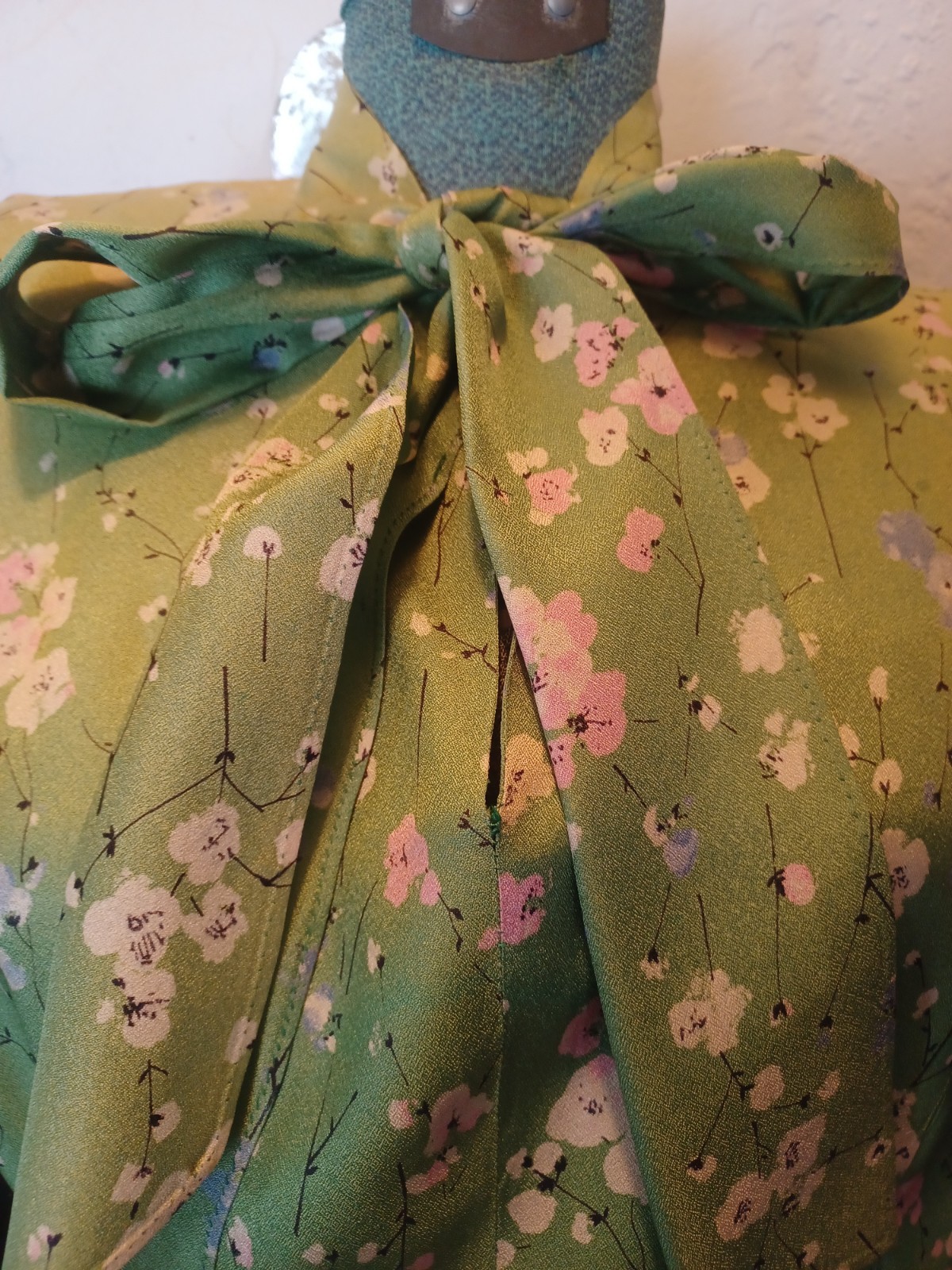Vintage Mid-century/ 1950s Spring Green Floral Tafetta Dress with Pussybow Neck