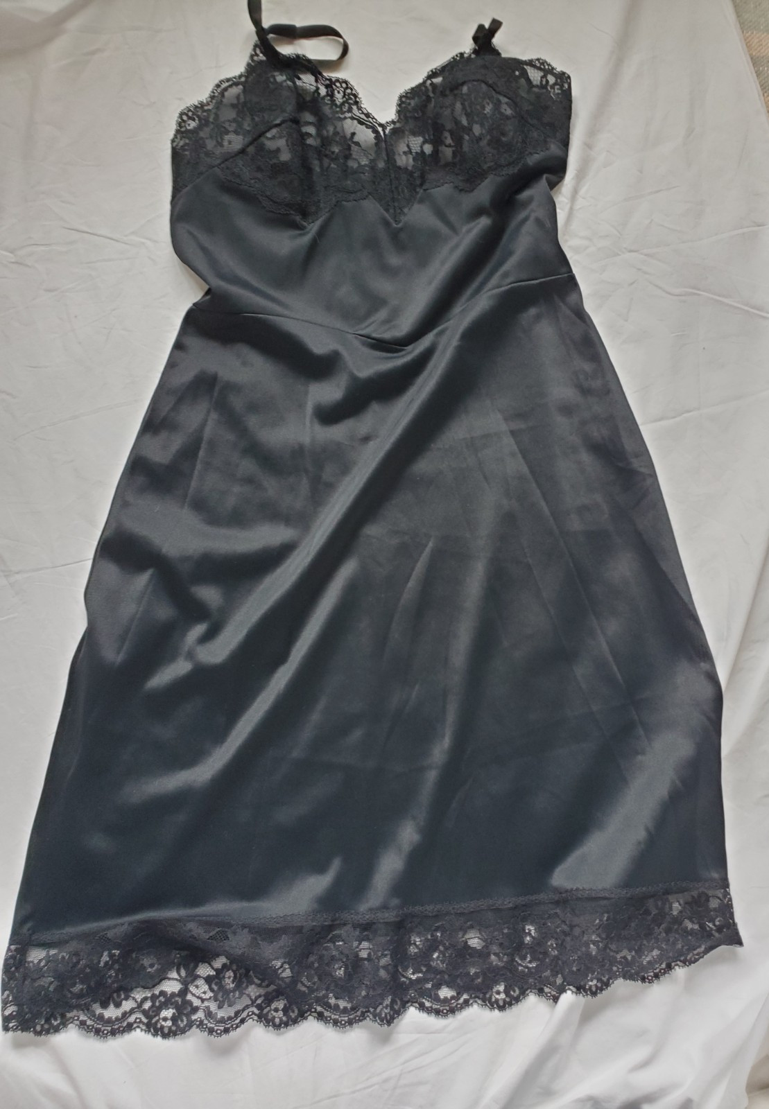 Warner Laros Vintage black slip-sz 32-style #4052 short-adjustable straps-lace