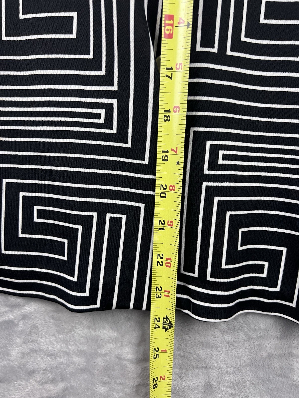 VTG 70’s Wilroy Traveler NY Women’s Button Up Blouse M/L Geometric Mod Maze