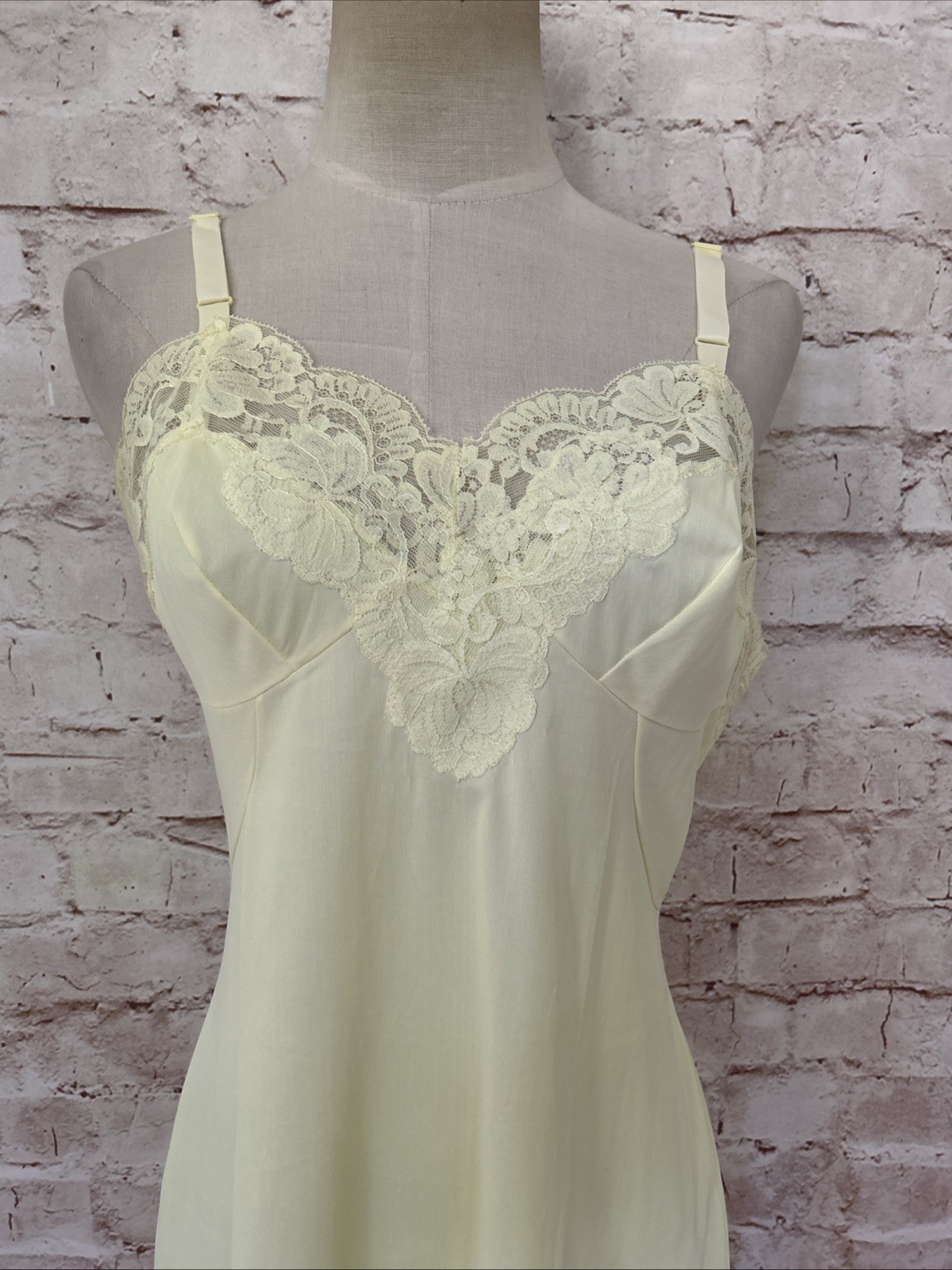 Sears The Doesnt Slip Full Slip Lace Trim 34 Short Yellow Vintage 60’s