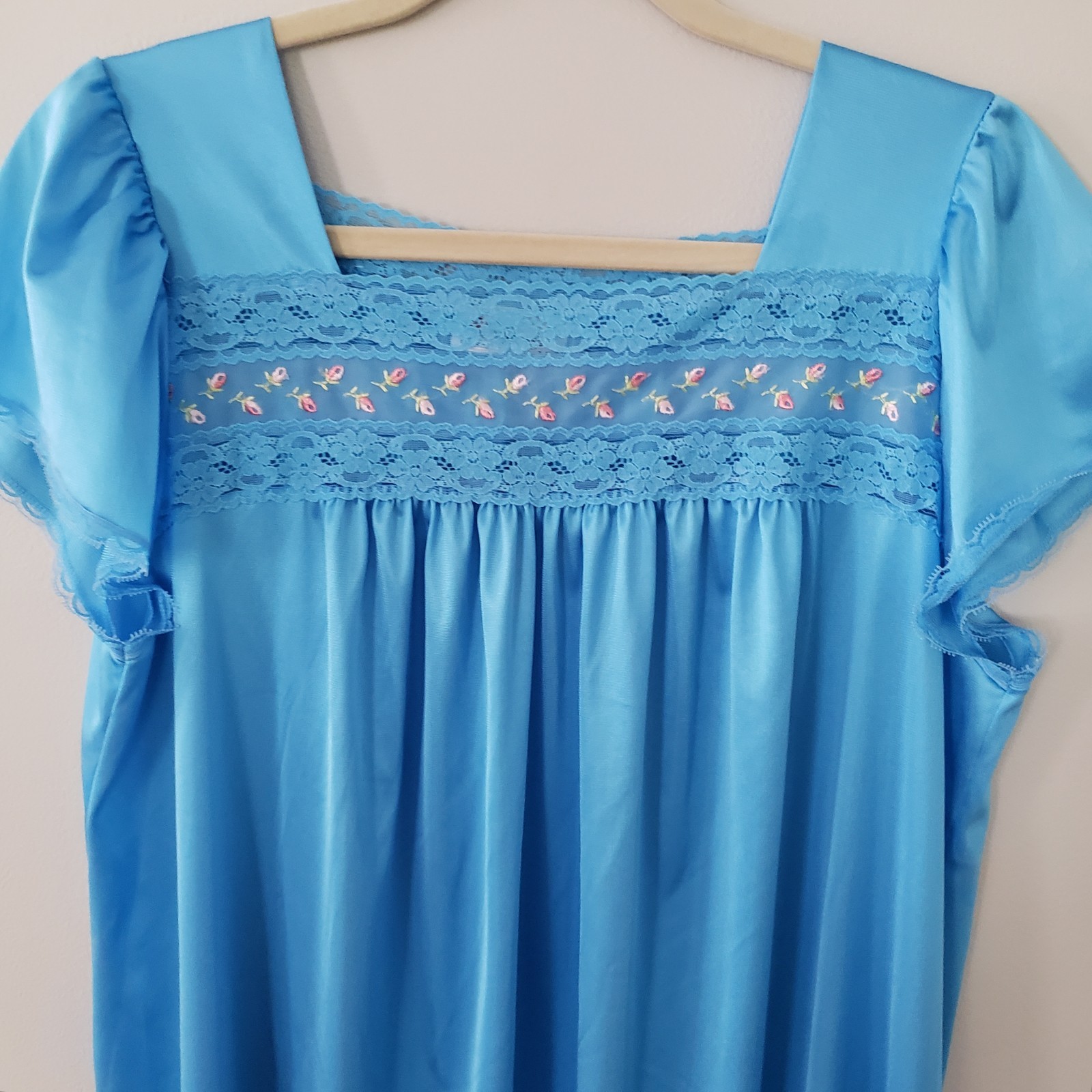 Vintage Vanity Fair Satin Nightgown MED Embroidered Flowers Lace Trim USA Blue