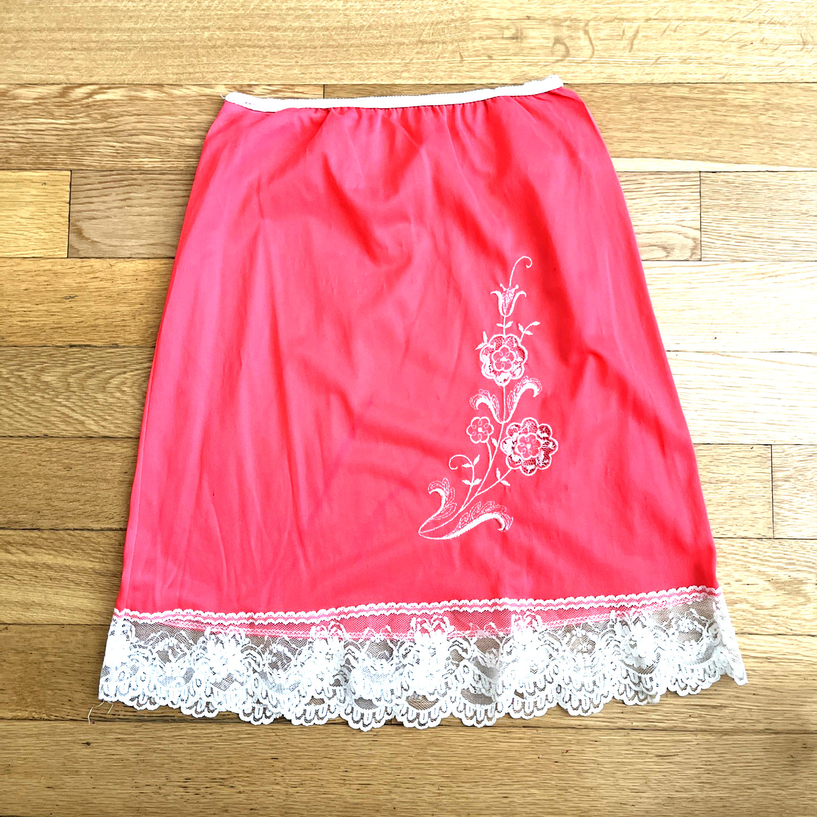 Vintage 90s Rococo Lingerie Coral Lace Nylon Slip Canada Women’s M