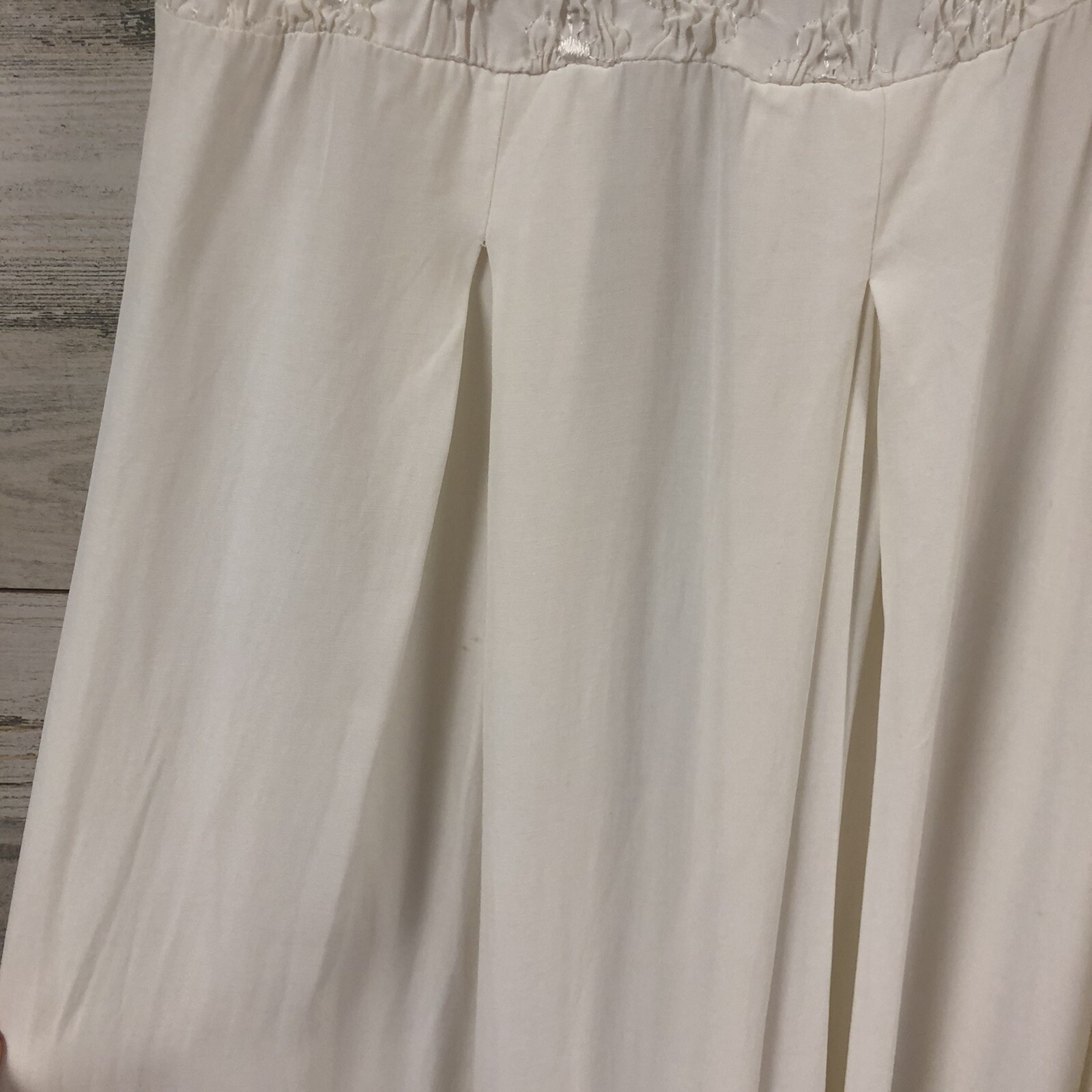 Jeffery & Dara White Jumpsuit 10 Textured Bodice Empire Waist Romantic Feminine