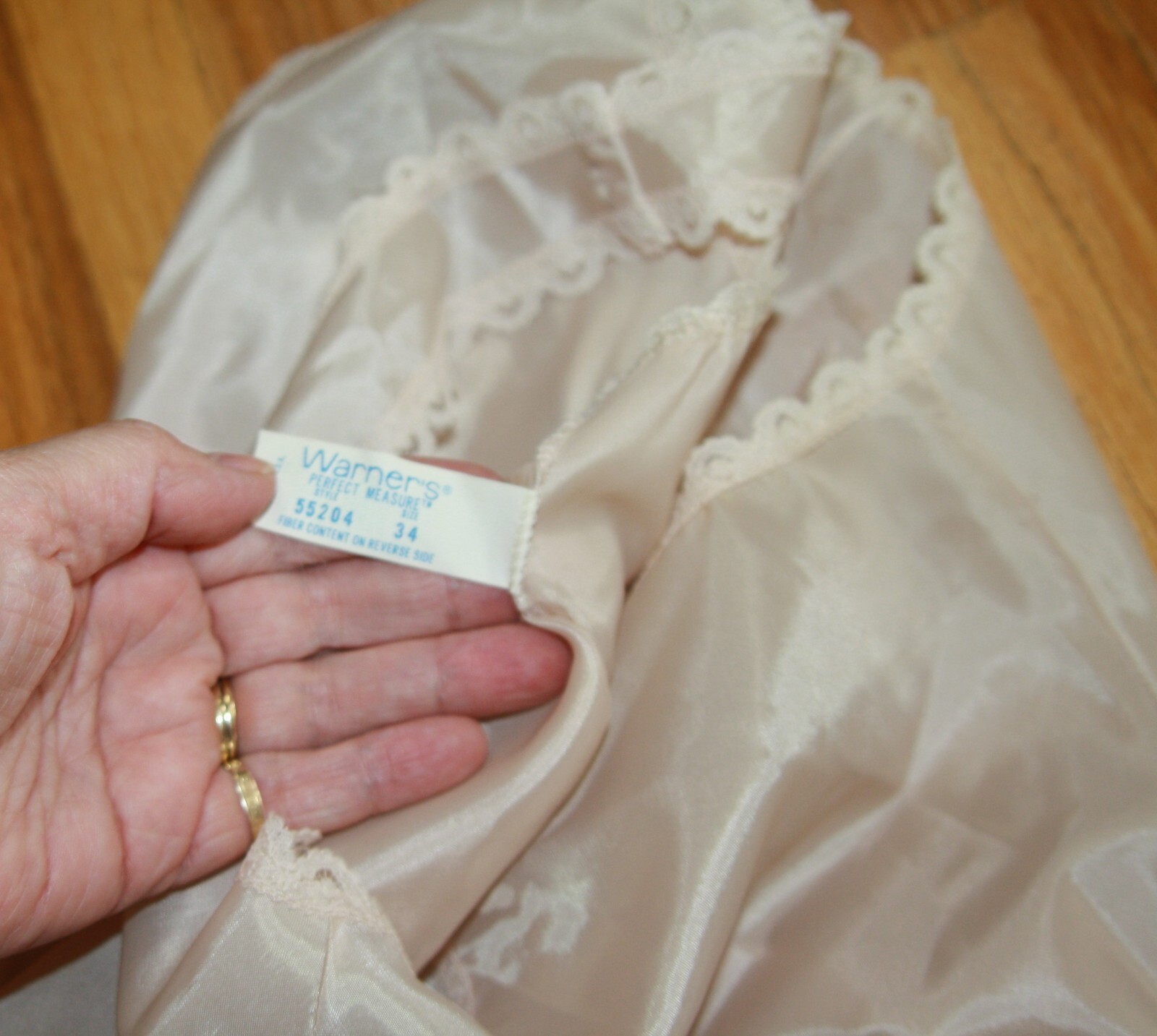 Vintage Warners camisole poly tafetta Size 34 minimalist unused nude beige
