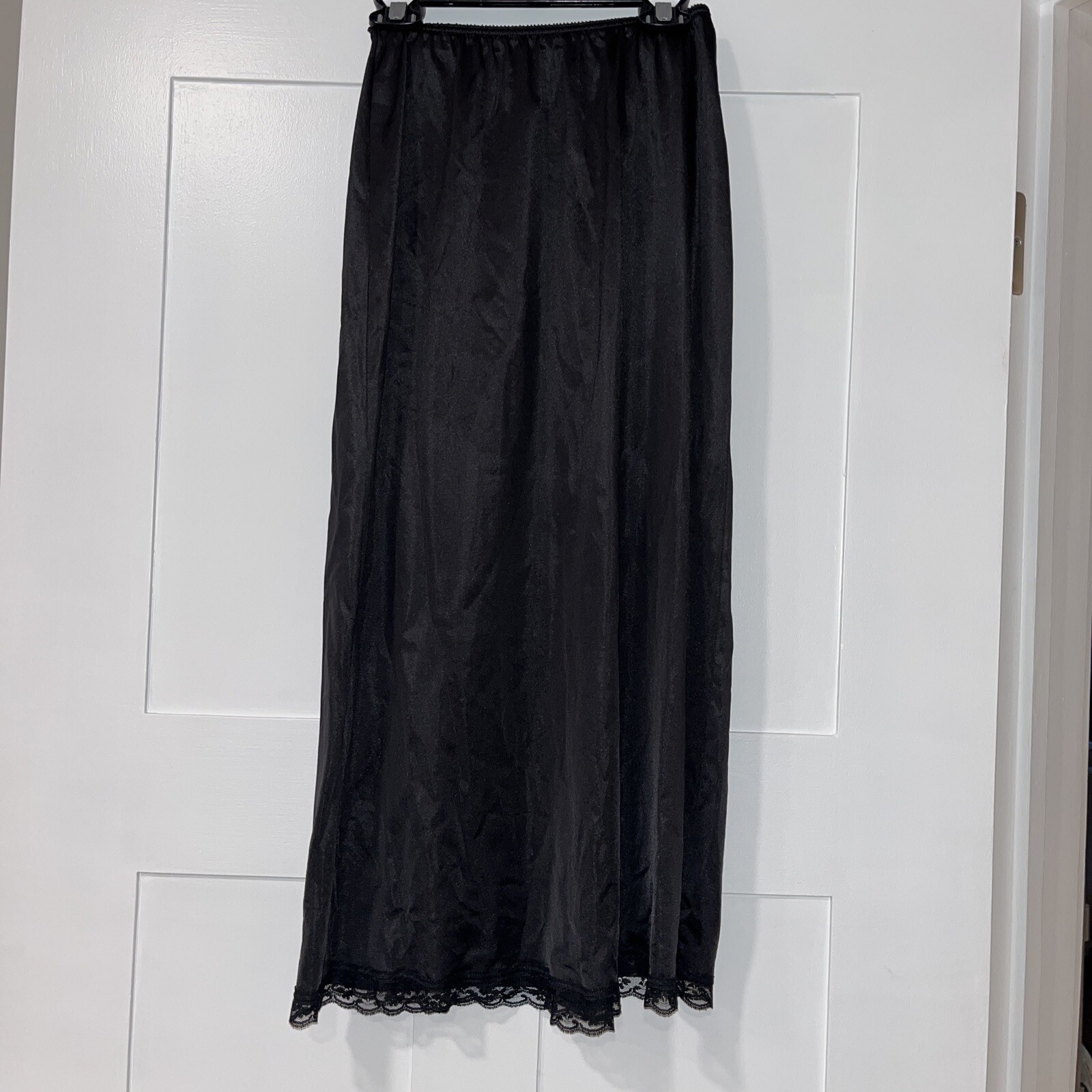Warners Nylon Half Slip Perfect Measure Black Scalloped Lace Hem Sz. S 30” Vtg.