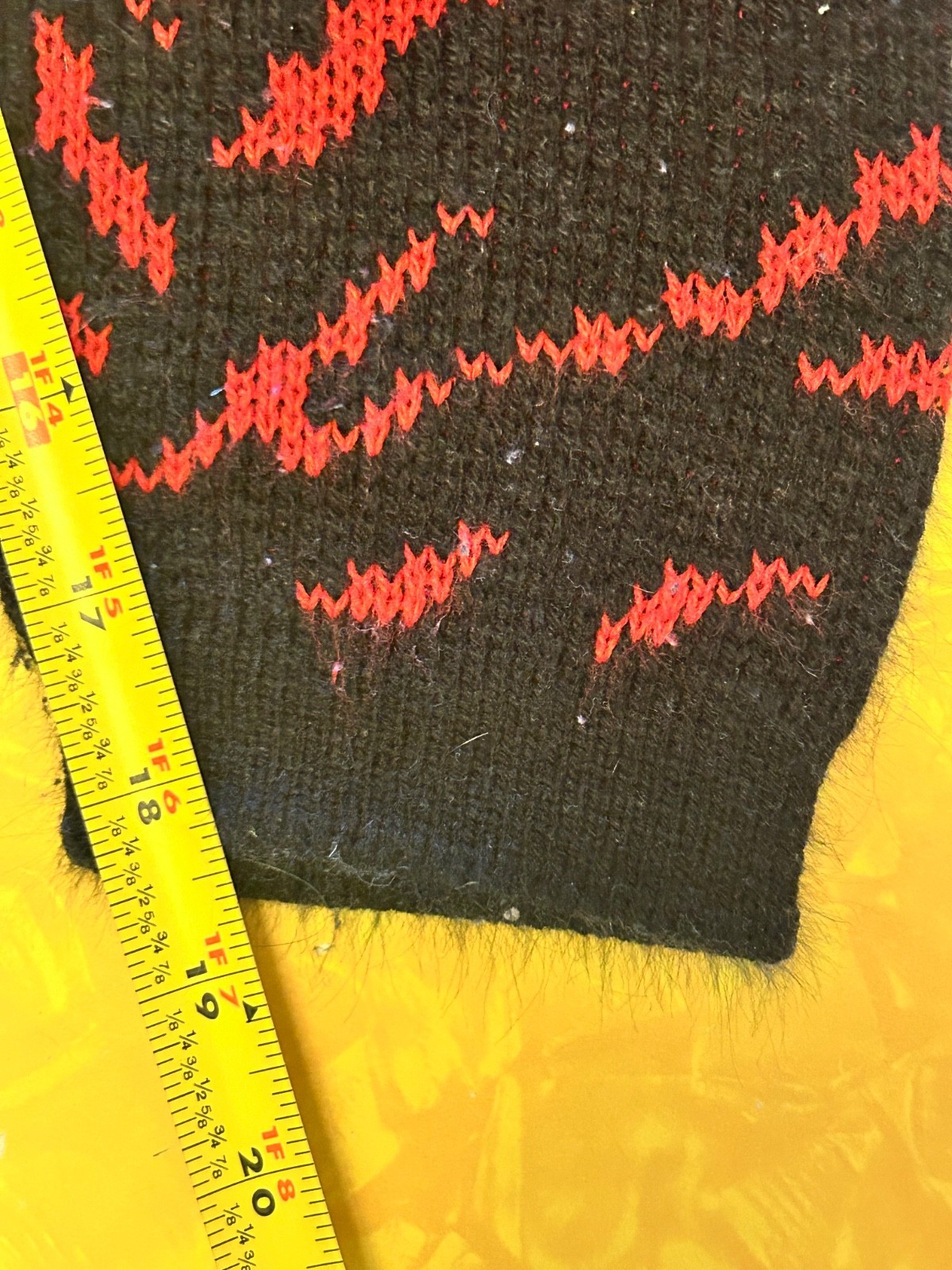 VTG Venezia Tiger Sweater Red Black White OSFA 80s 90s Grandmacore